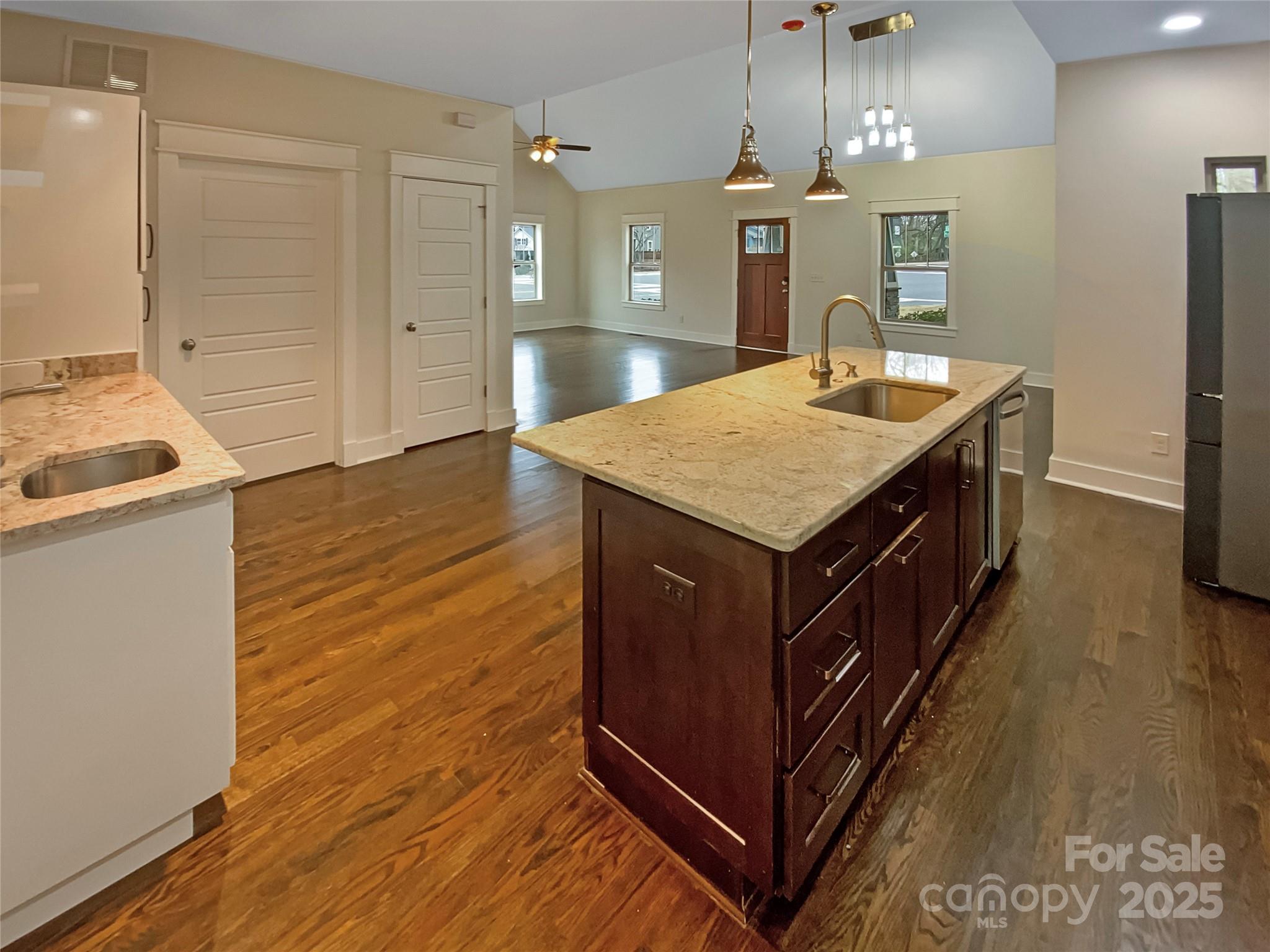 2927 Clemson Avenue Property Photo 15