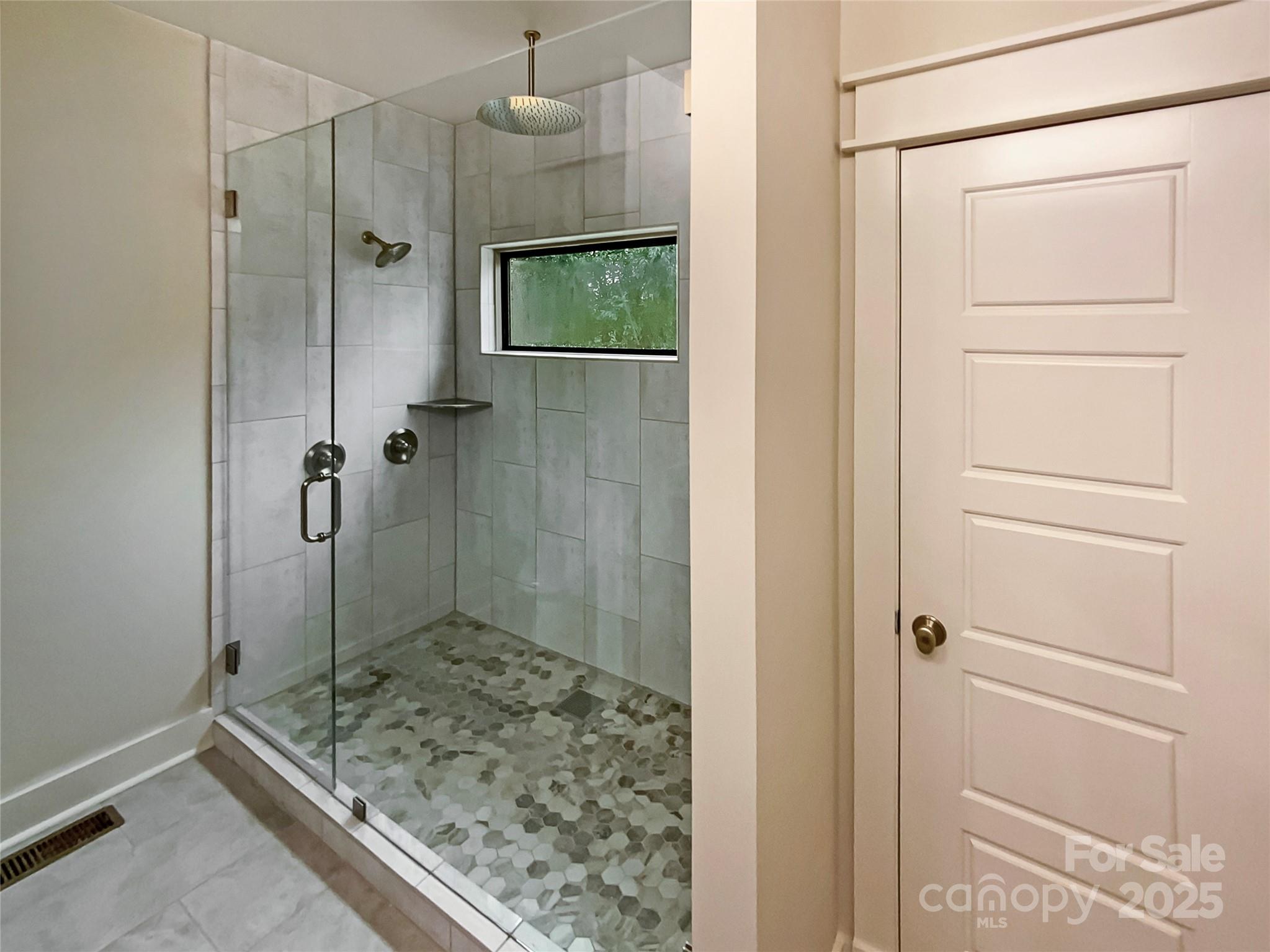 2927 Clemson Avenue Property Photo 18