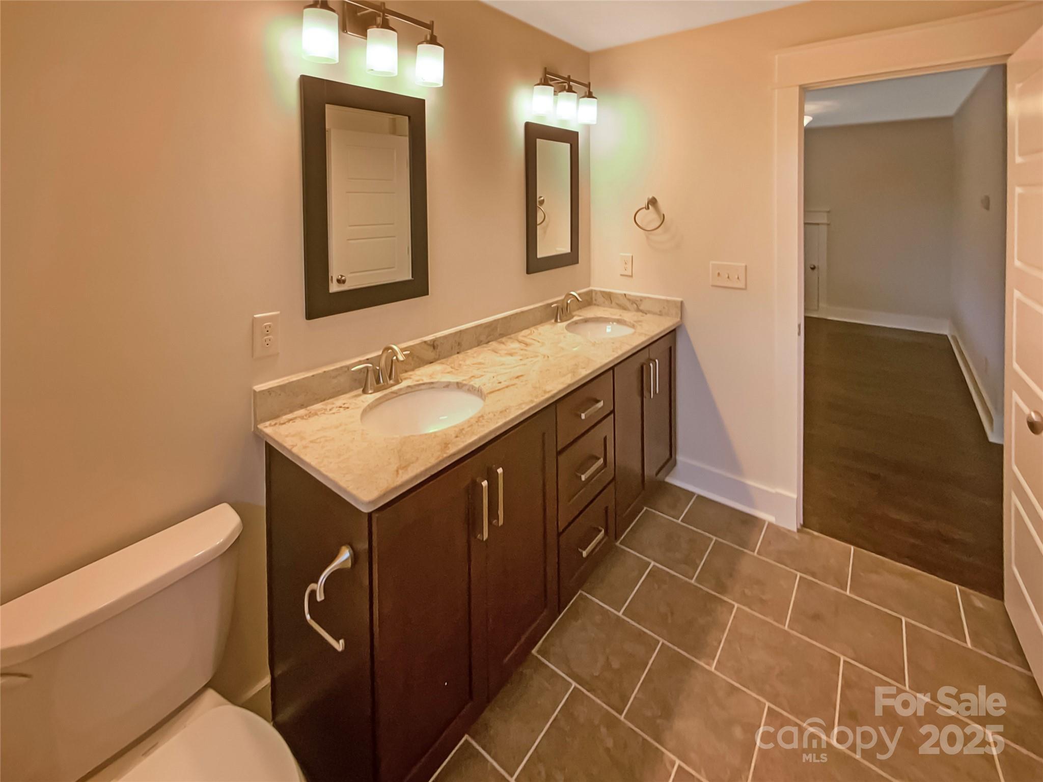 2927 Clemson Avenue Property Photo 22
