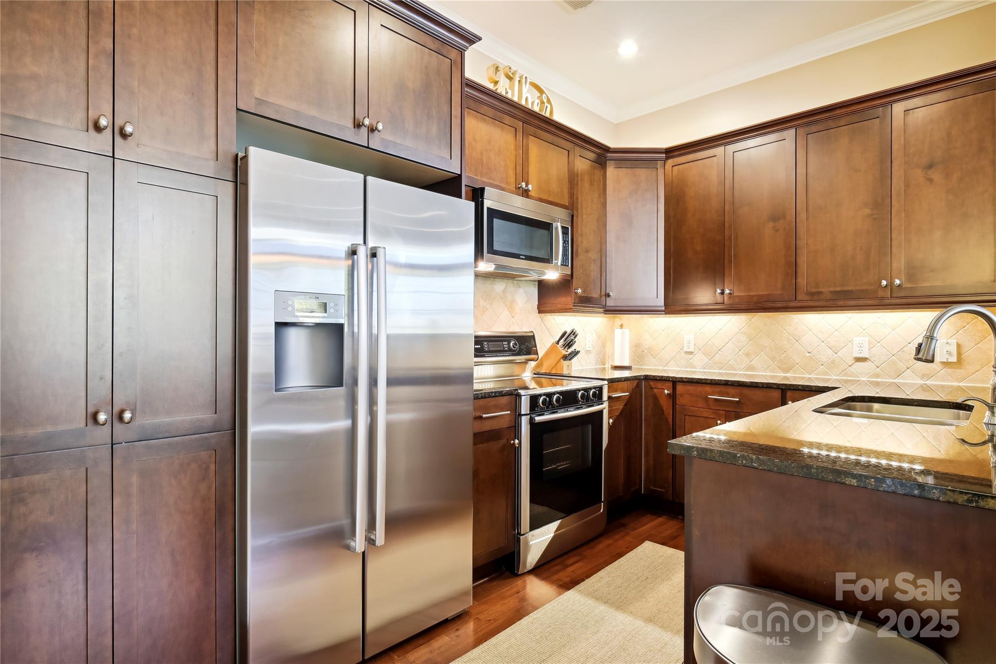 5425 Closeburn Road 309 Property Photo 4