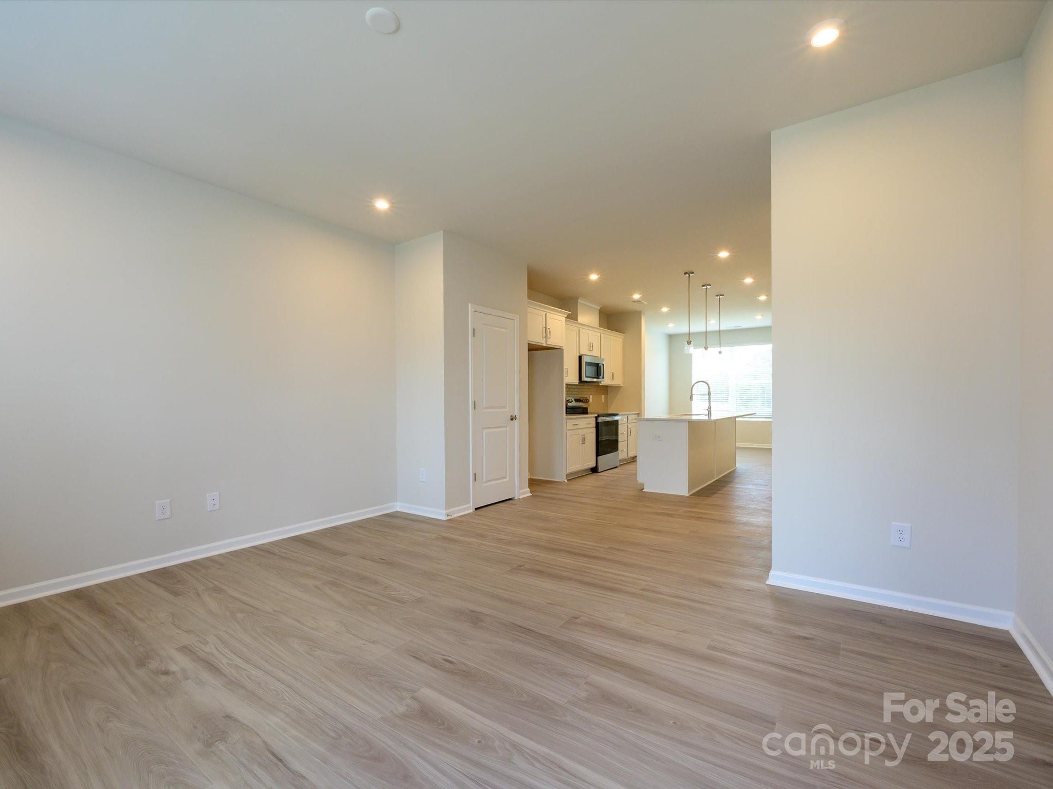 5640 Kingspan Drive Property Photo 5