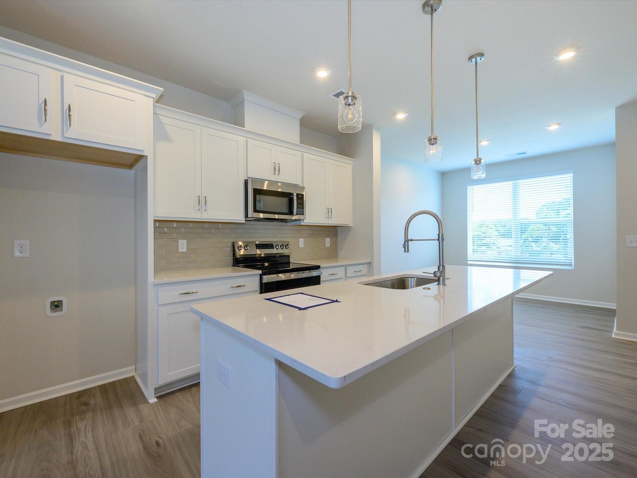 5640 Kingspan Drive Property Photo 6