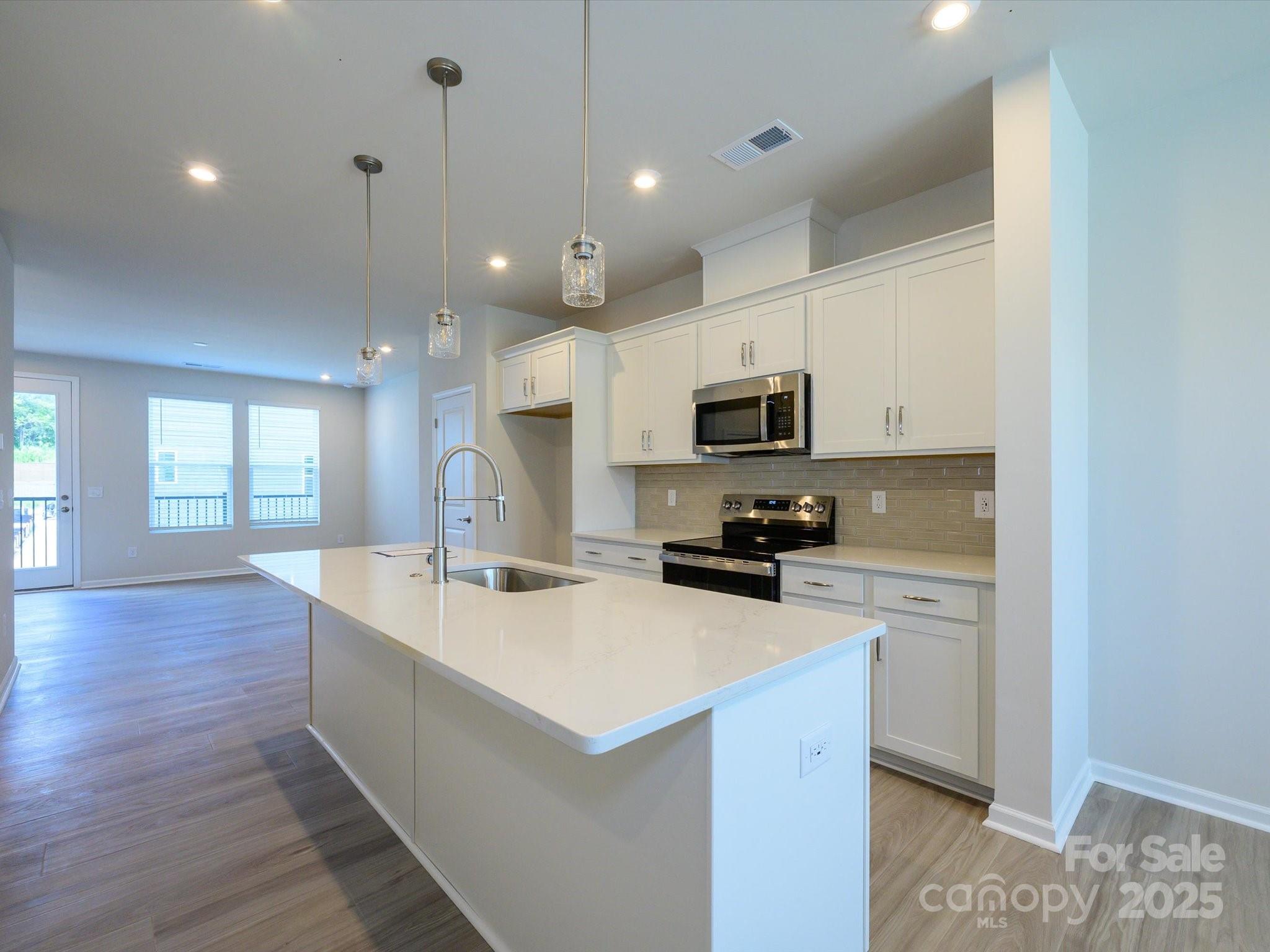 5640 Kingspan Drive Property Photo 7