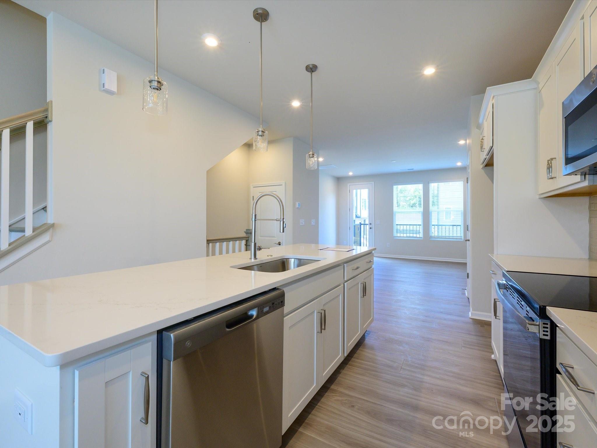 5640 Kingspan Drive Property Photo 8