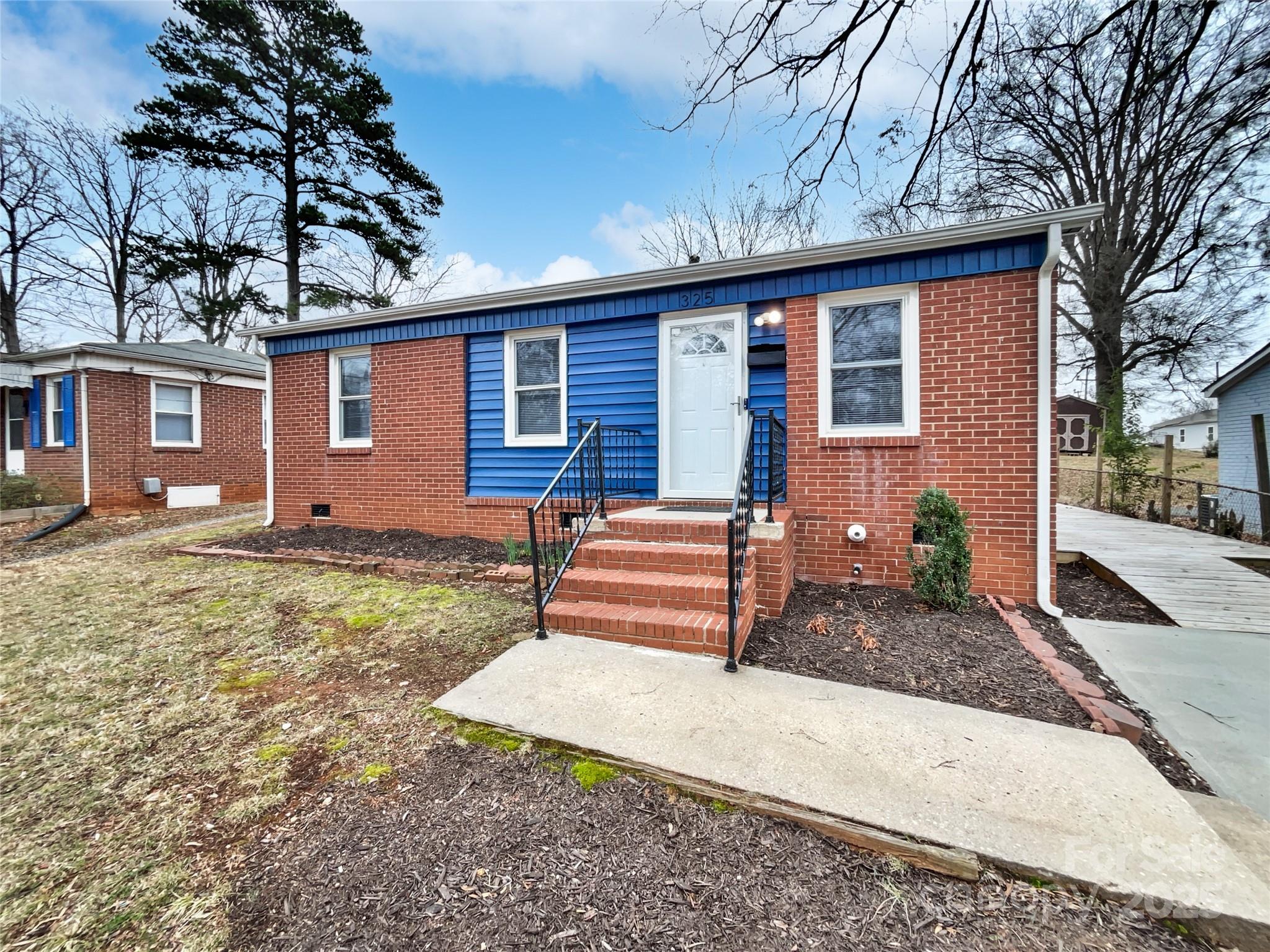 325 Oregon Street Property Photo