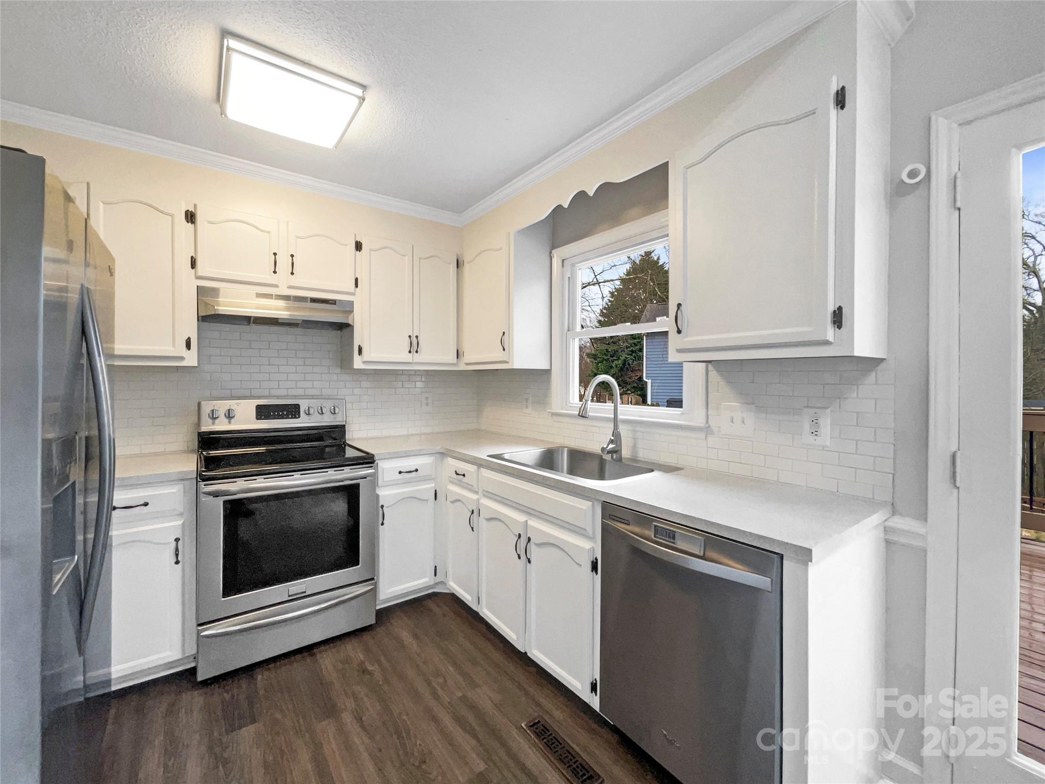 106 Cape Breton Trail Property Photo 6