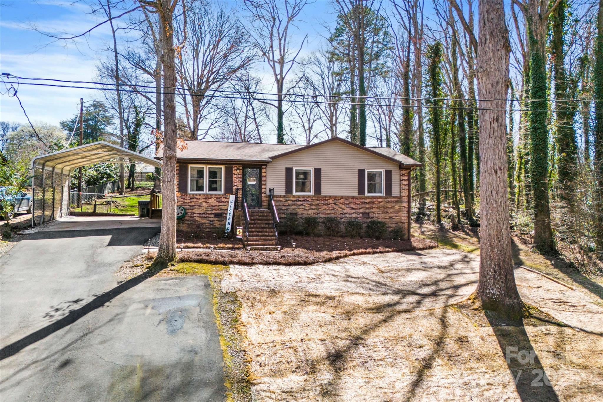 210 E Poplar Street Property Photo