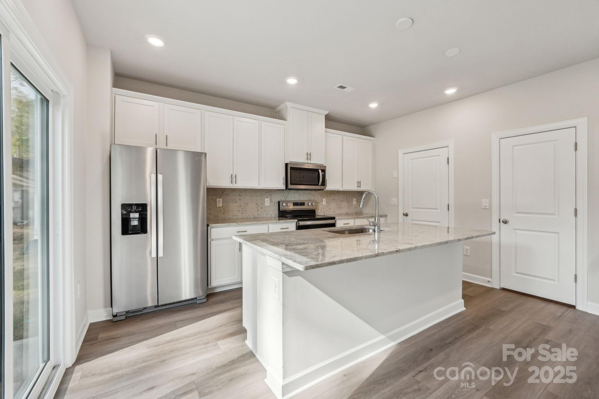 305 Alden Court Property Photo 4