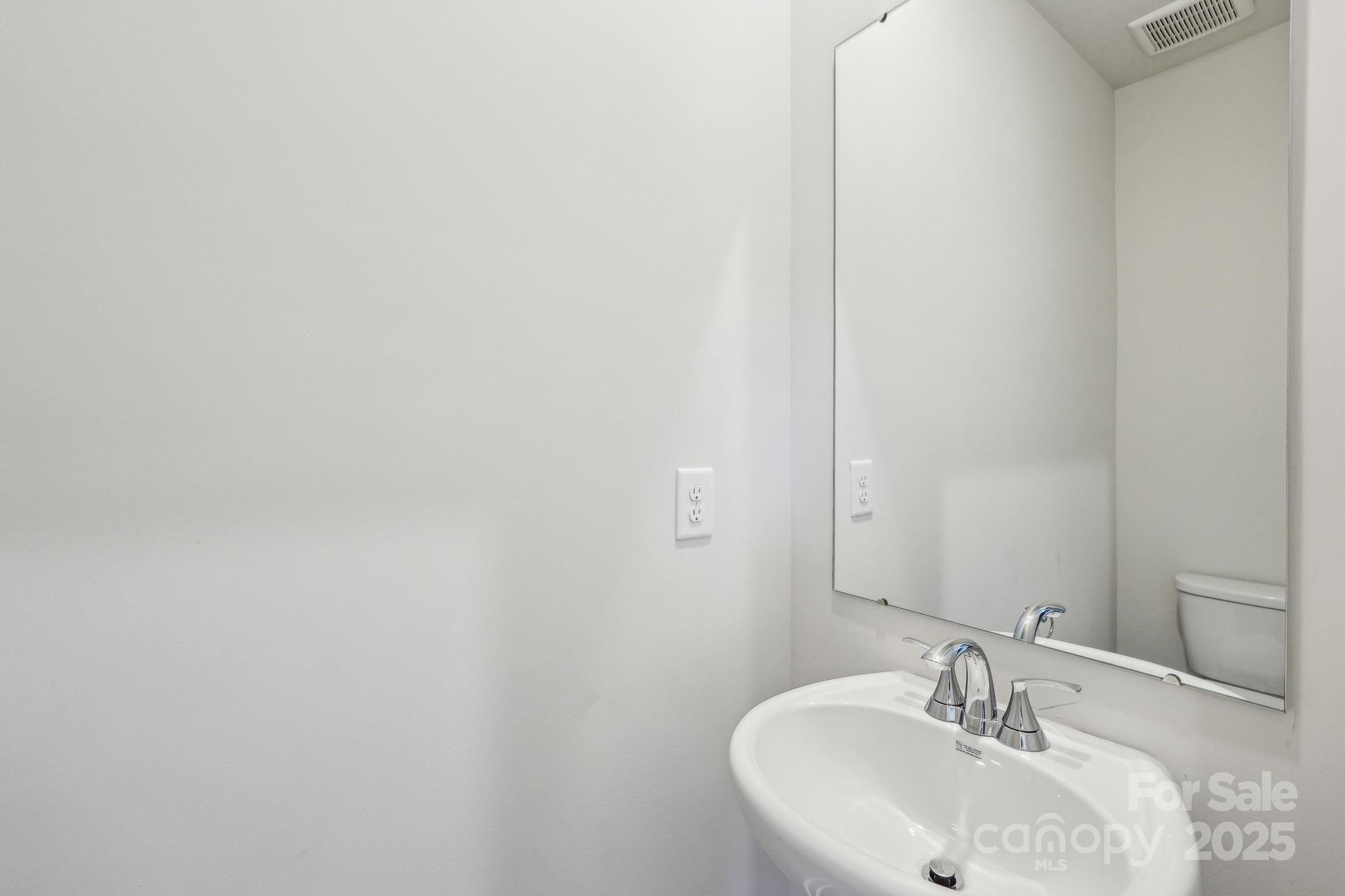 305 Alden Court Property Photo 5