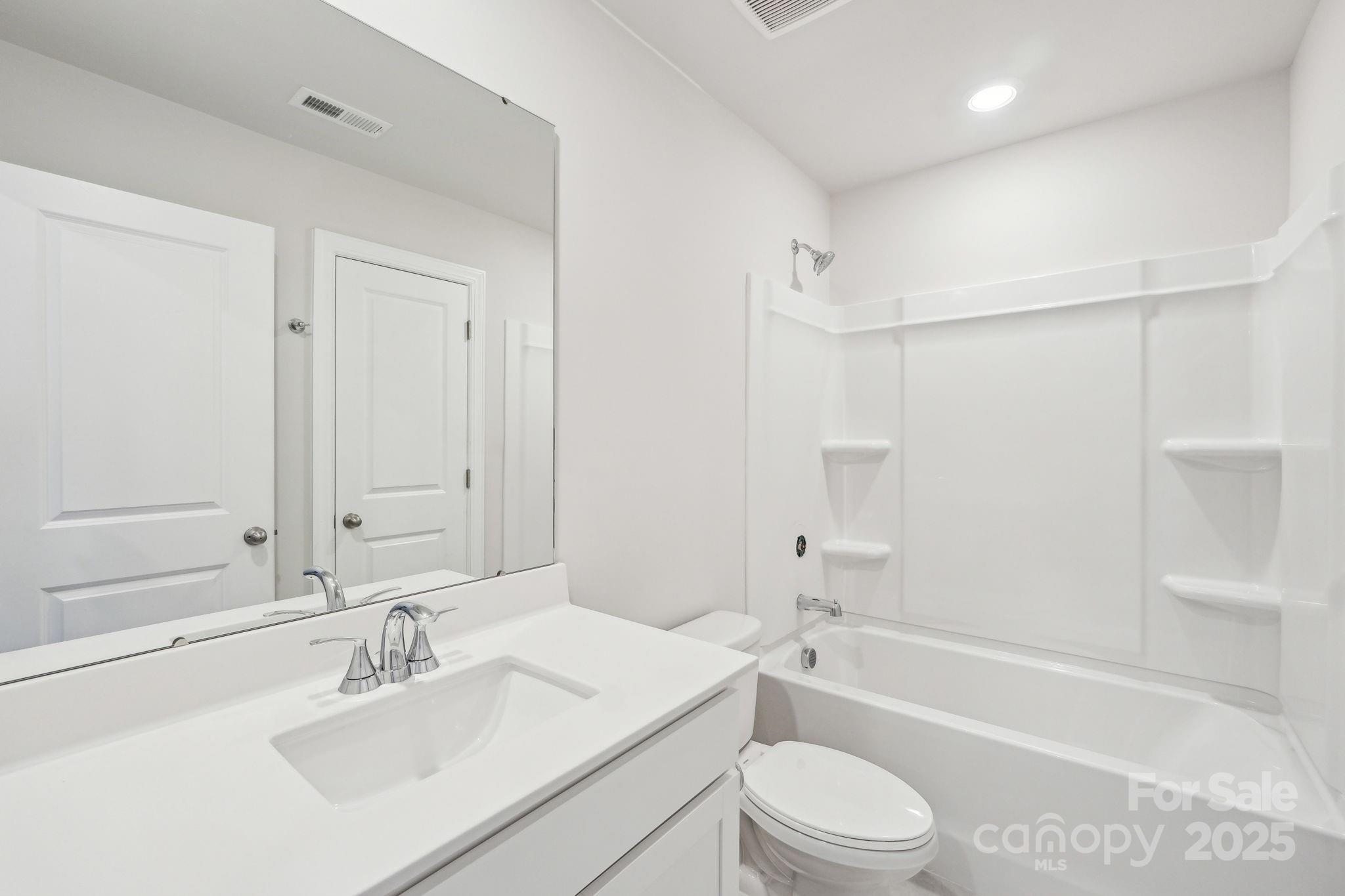 305 Alden Court Property Photo 8