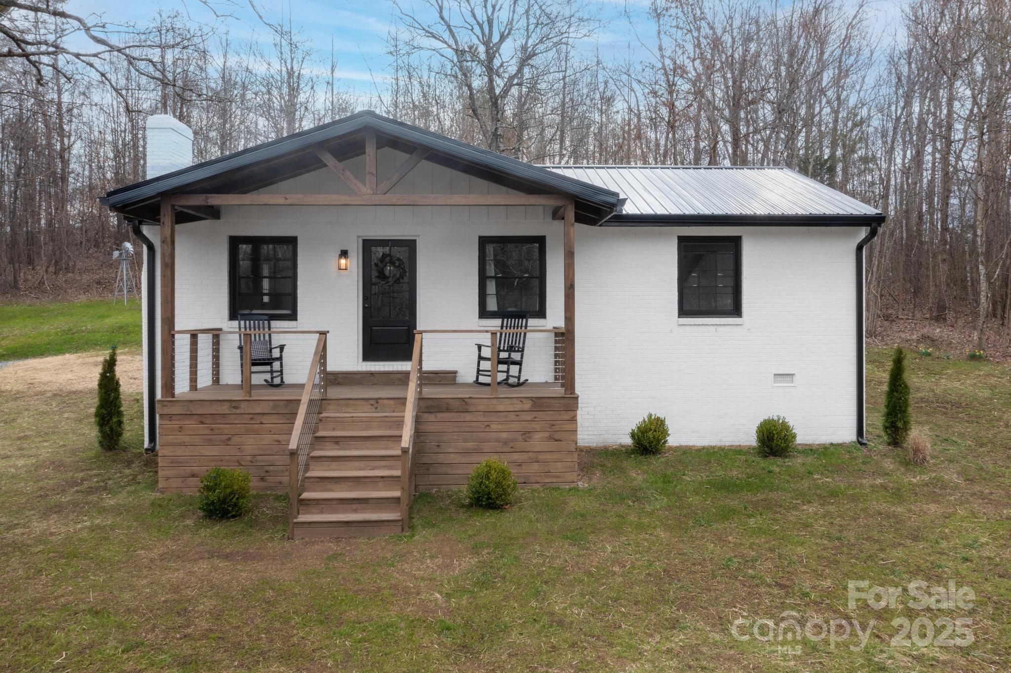 837 Chief Thomas Road Property Photo
