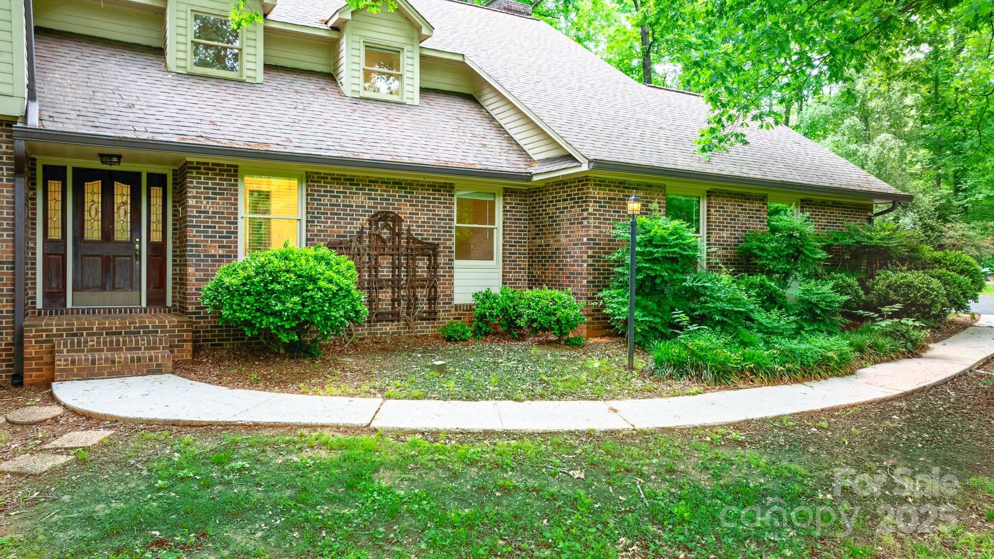 1080 Rolling Green Drive Property Photo 1