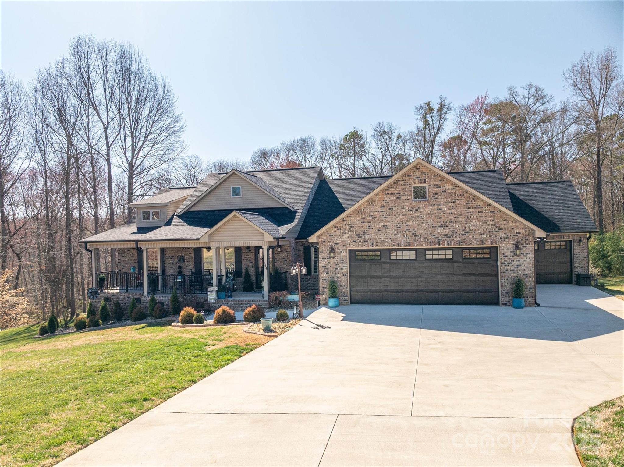 944 Clear Creek Circle Property Photo