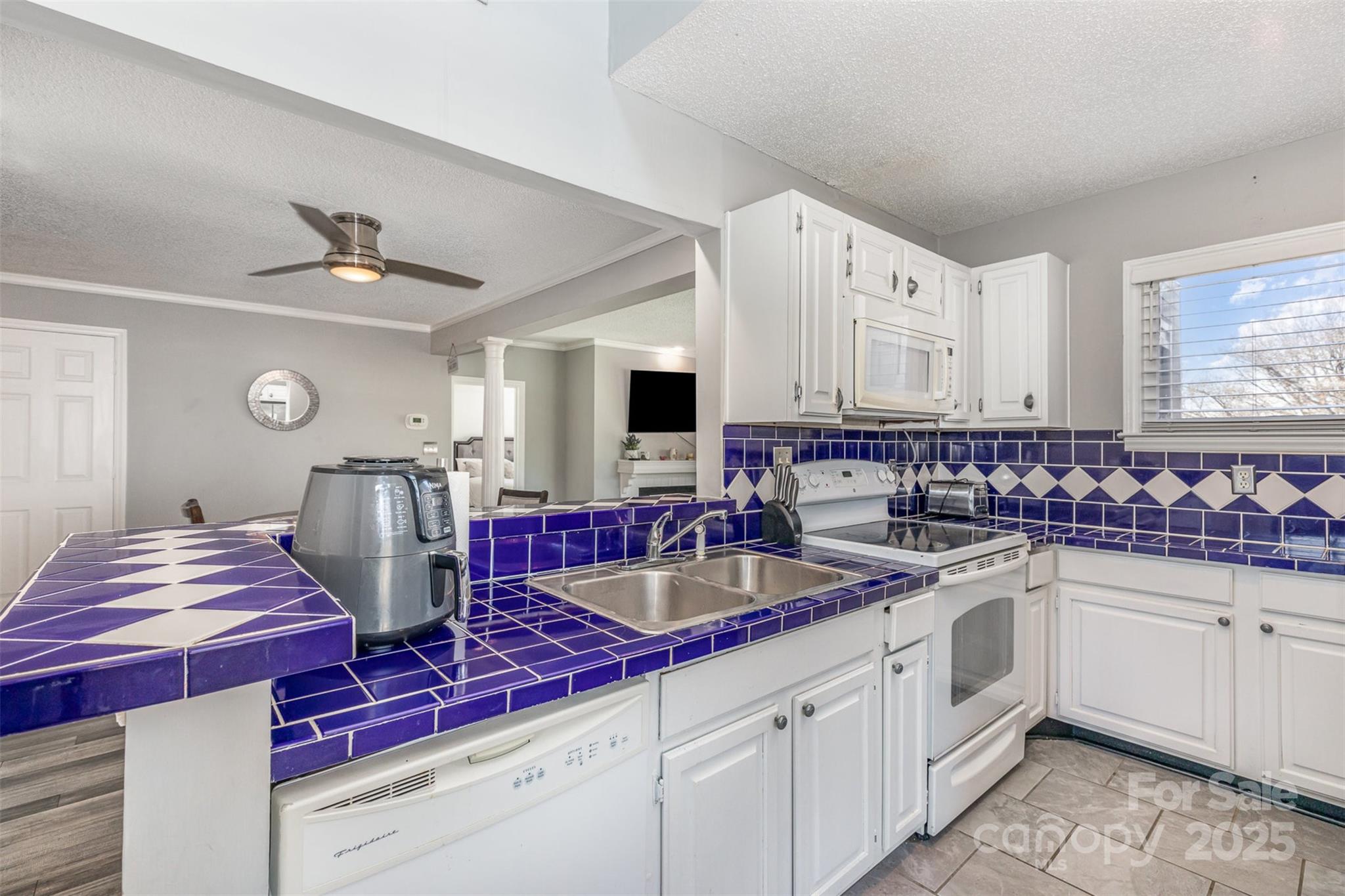 9035 J M Keynes Drive 33 Property Photo 17