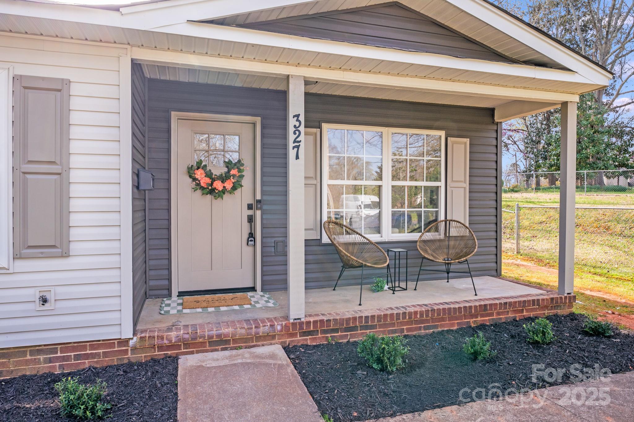 327 Berry Street Property Photo