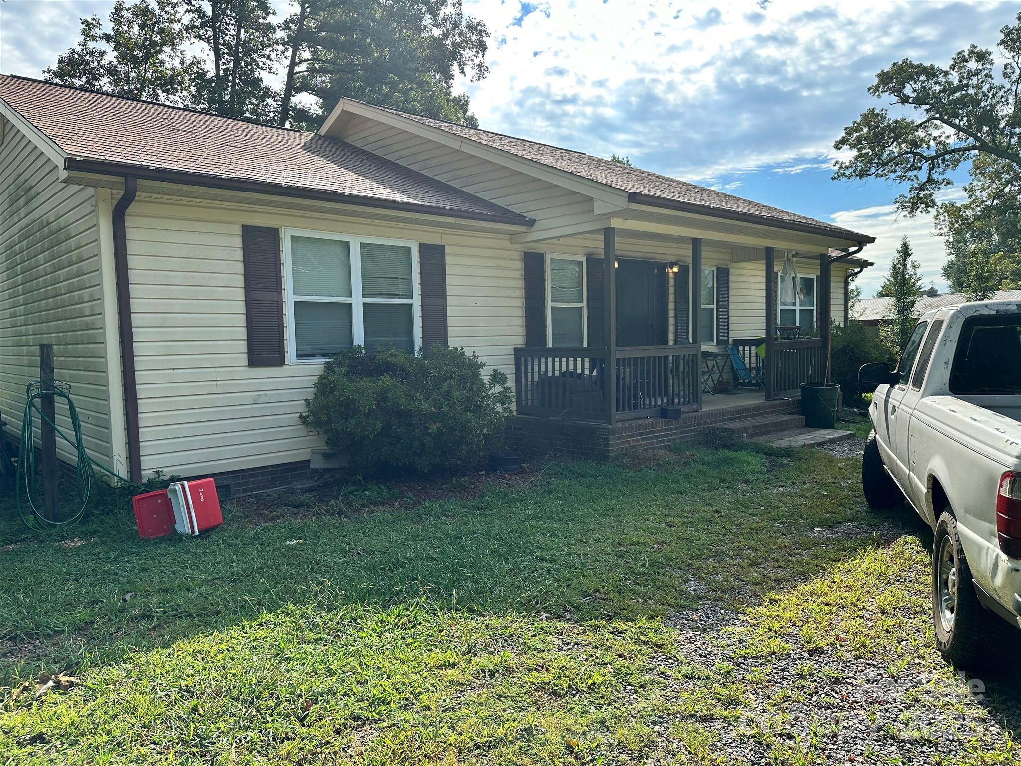 211 Honeycutt Road Property Photo