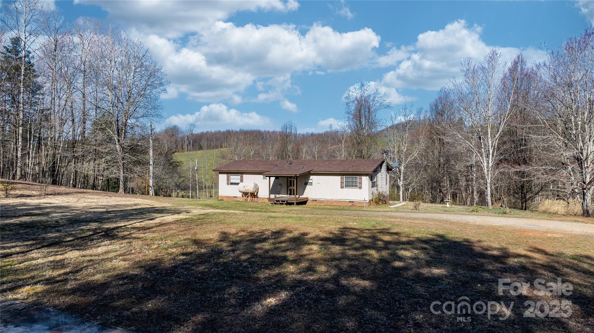 1366 Vashti Road Property Photo