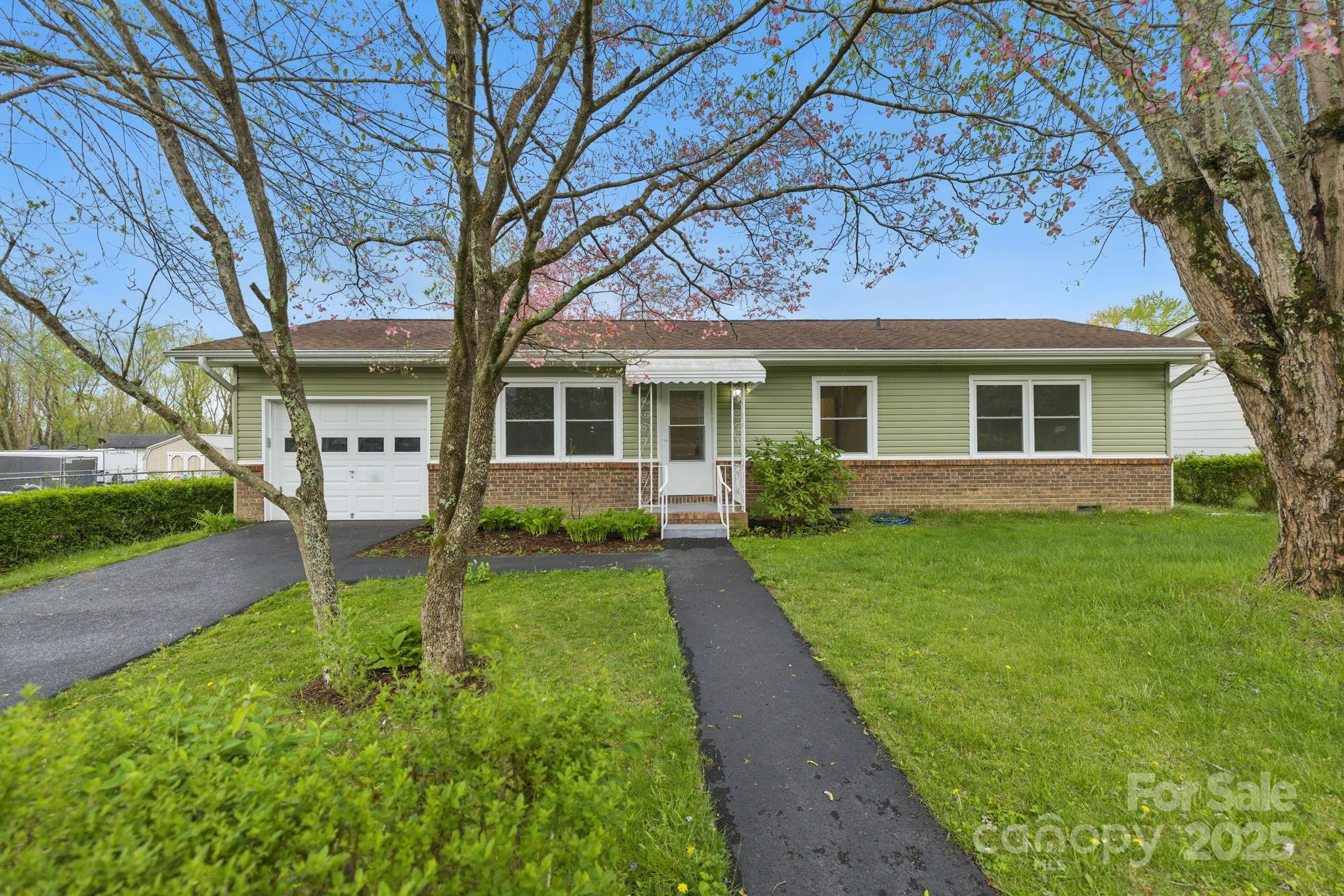 718 White Sparrow Drive Property Photo 1