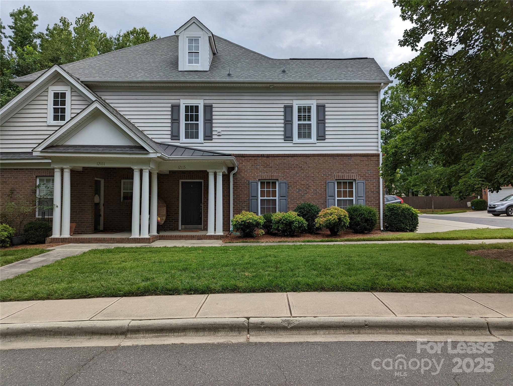 12115 Valley Oak Street Property Photo