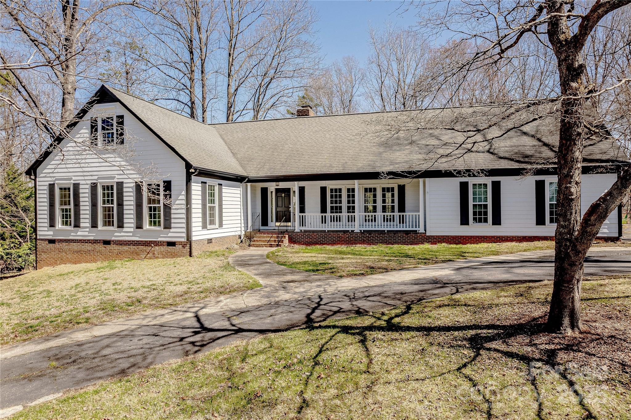 10101 Woodview Circle Property Photo