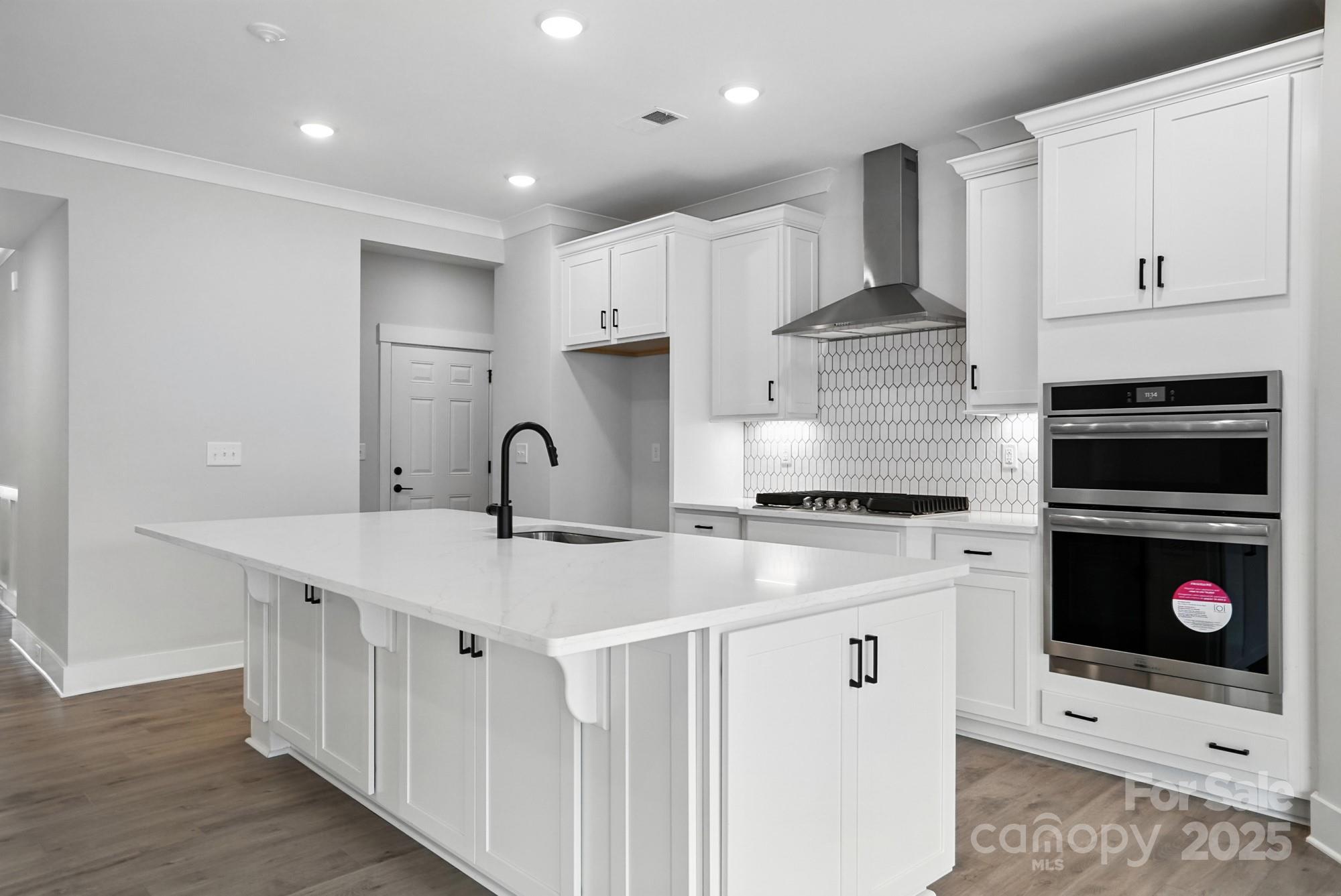 121 N Prestwick Way 43 Property Photo 7