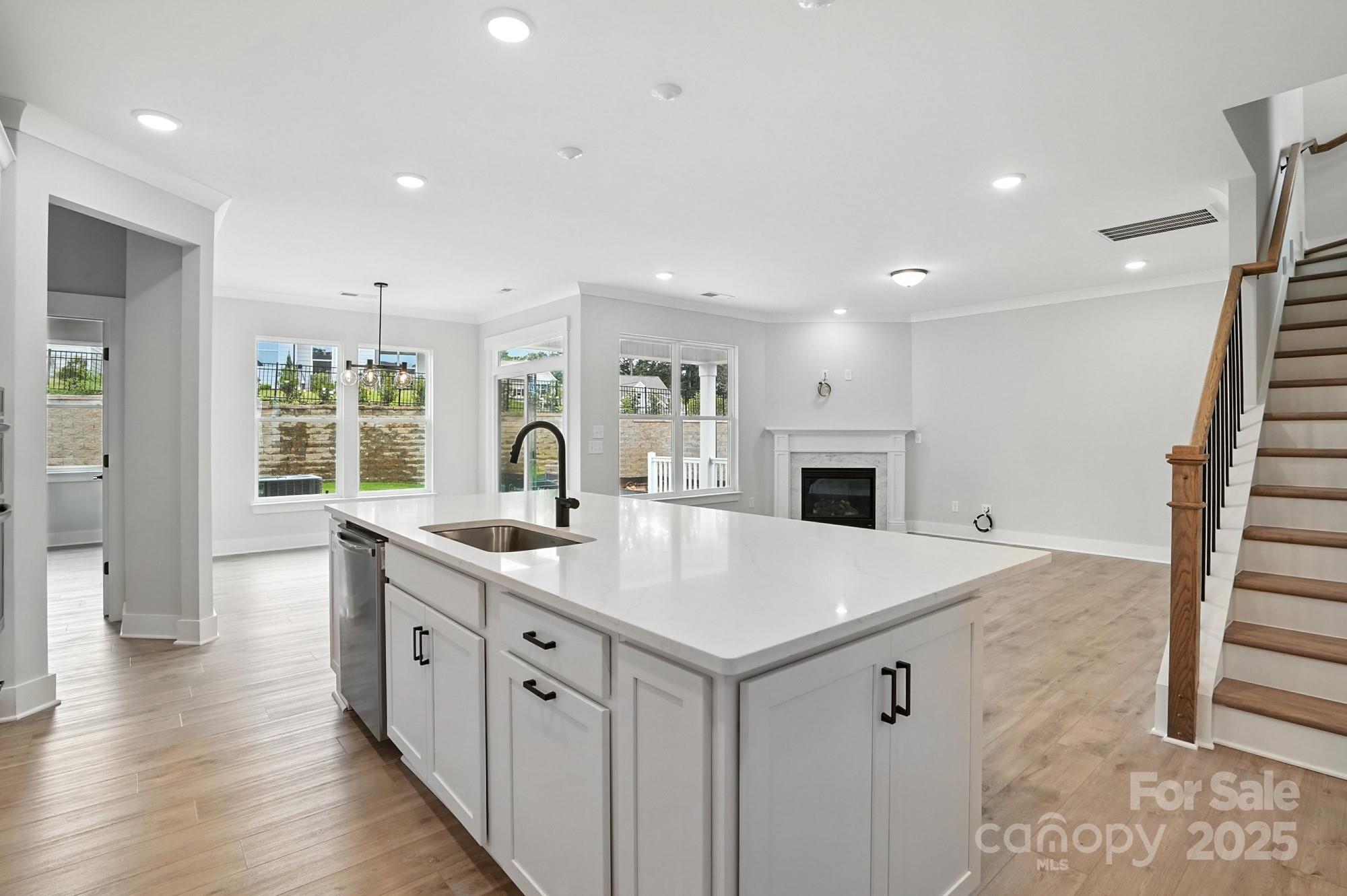 121 N Prestwick Way 43 Property Photo 10