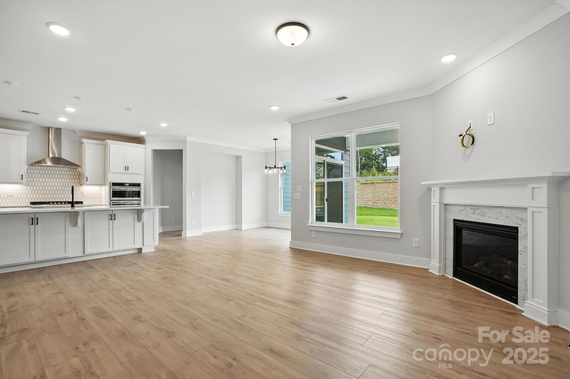 121 N Prestwick Way 43 Property Photo 15