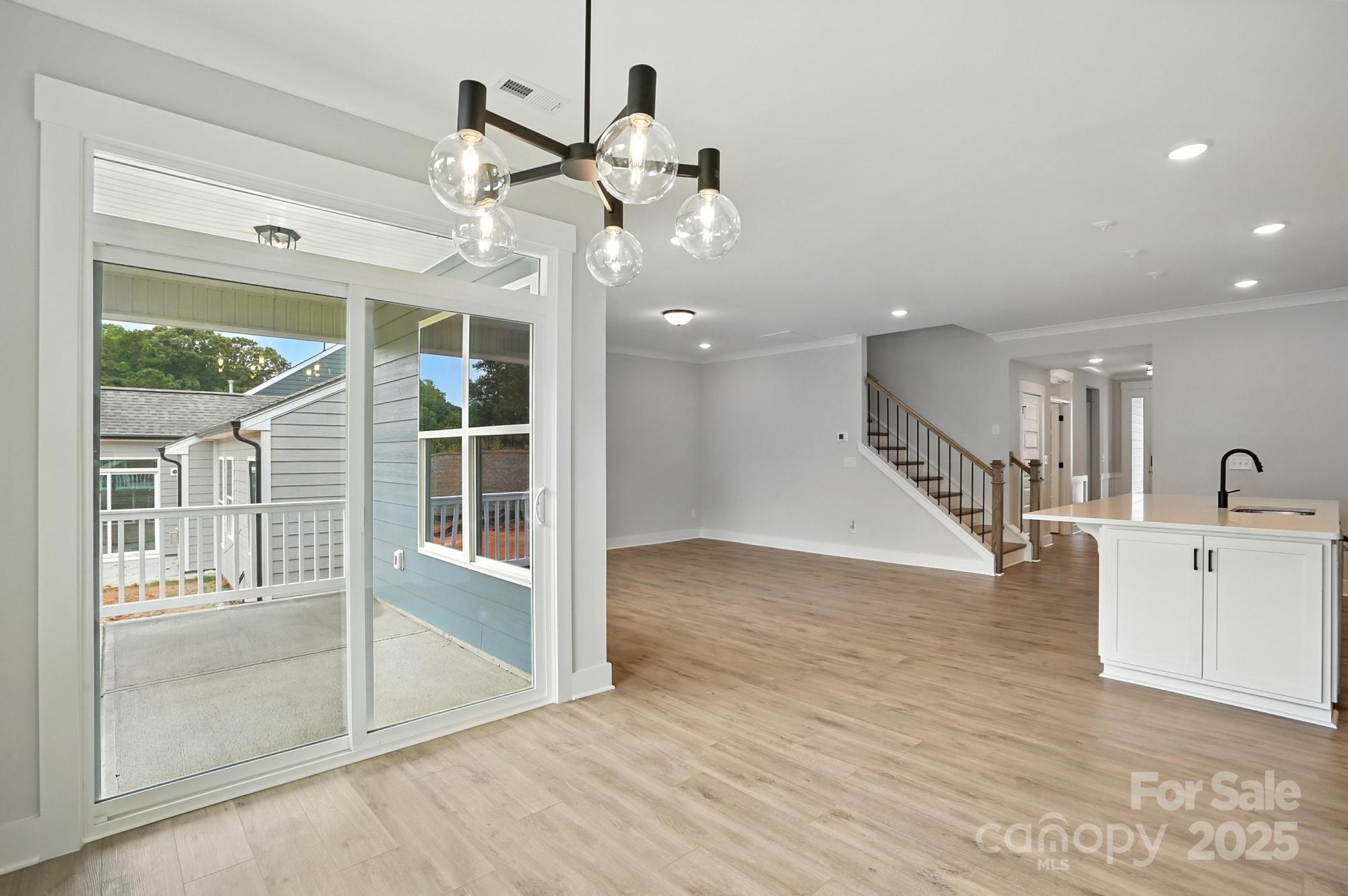 121 N Prestwick Way 43 Property Photo 17