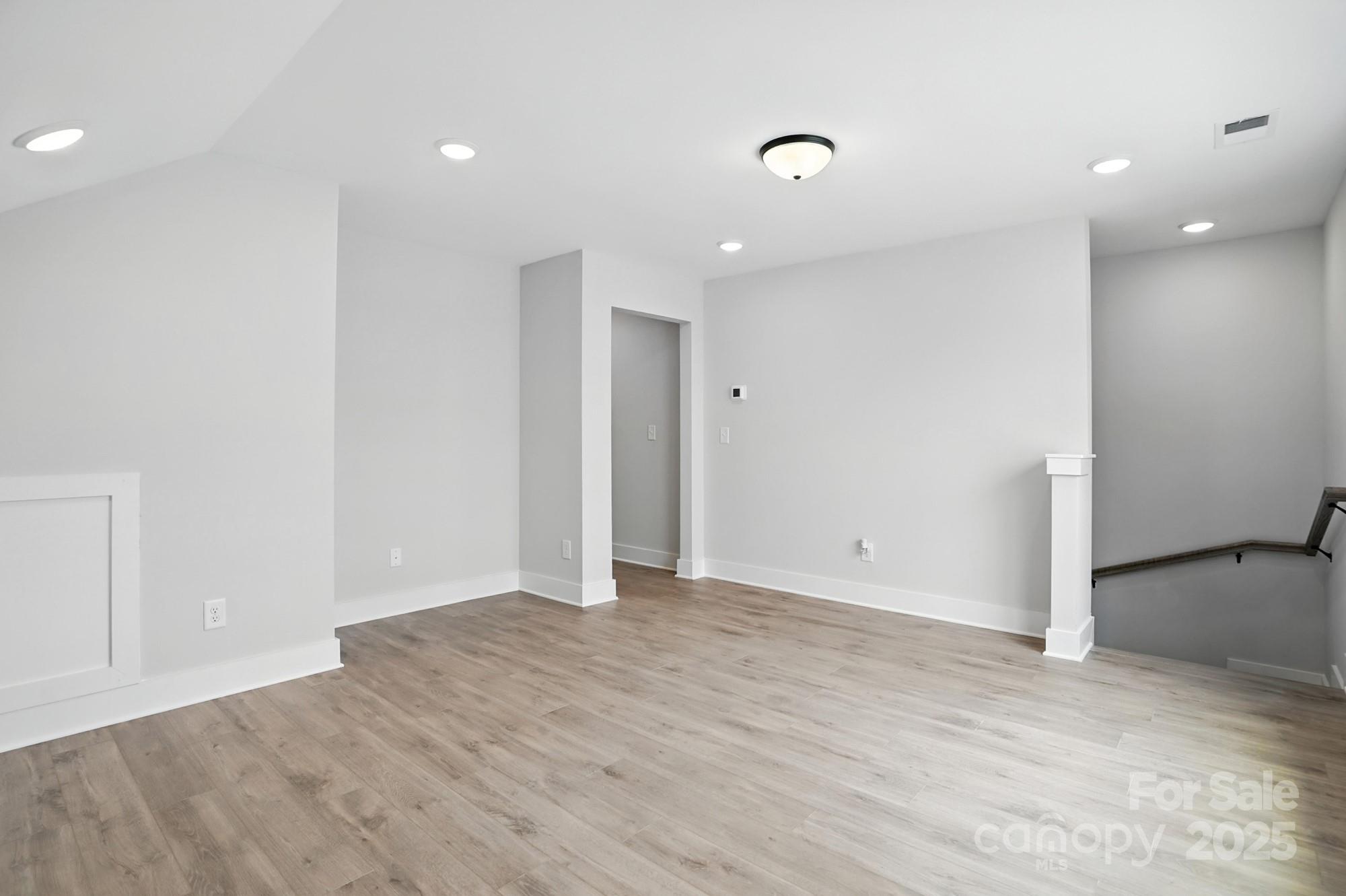 121 N Prestwick Way 43 Property Photo 34