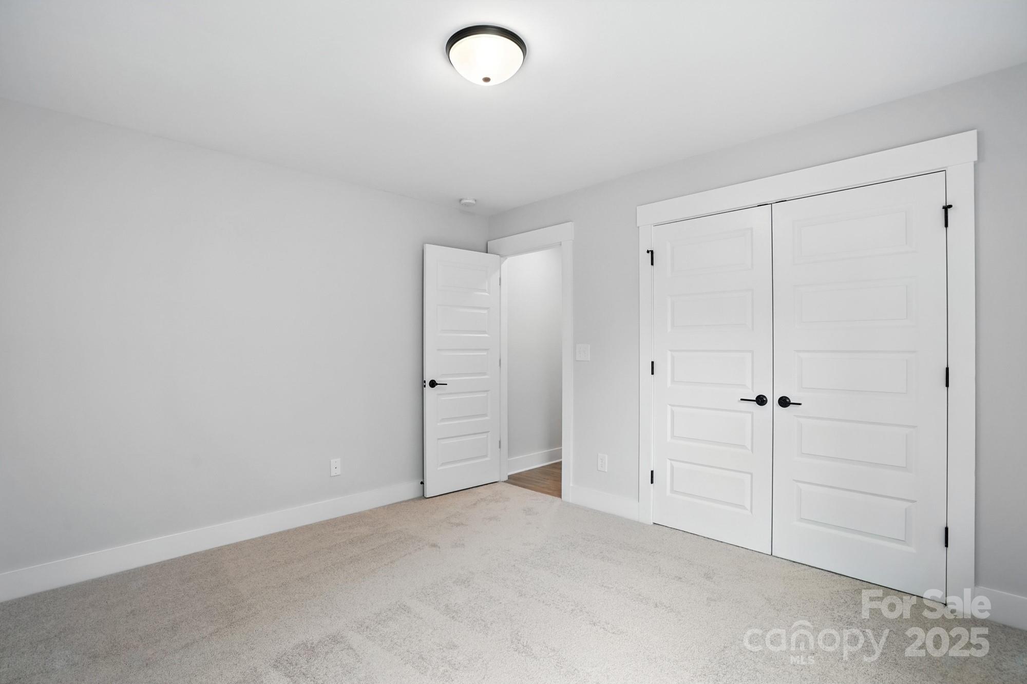 121 N Prestwick Way 43 Property Photo 37