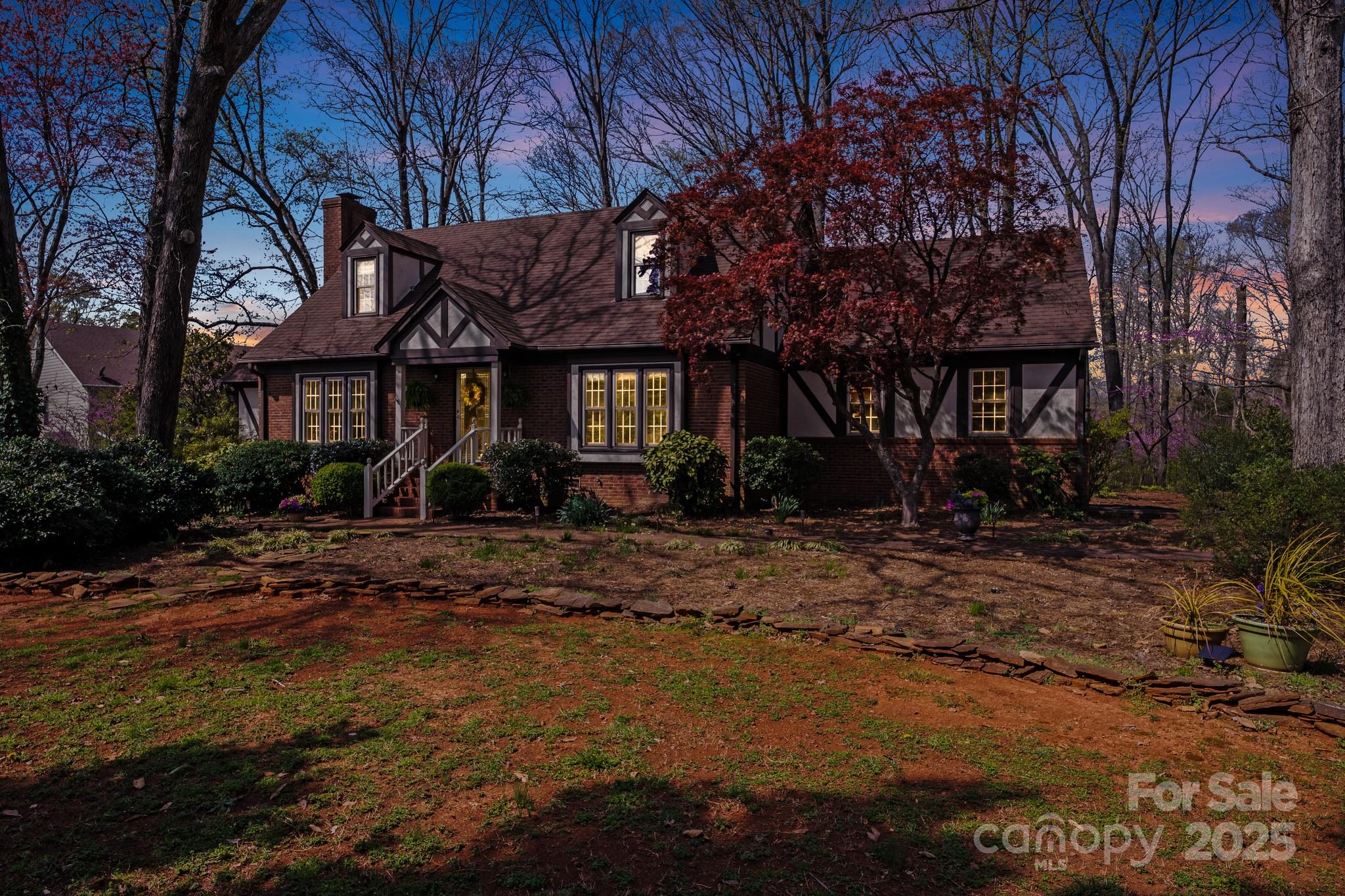 2324 Chestnut Lane Property Photo