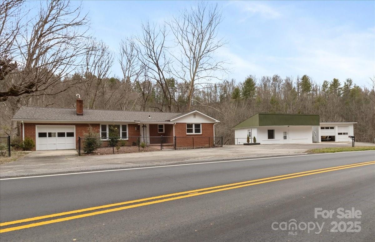 2599/2611 Old Mars Hill Highway Property Photo