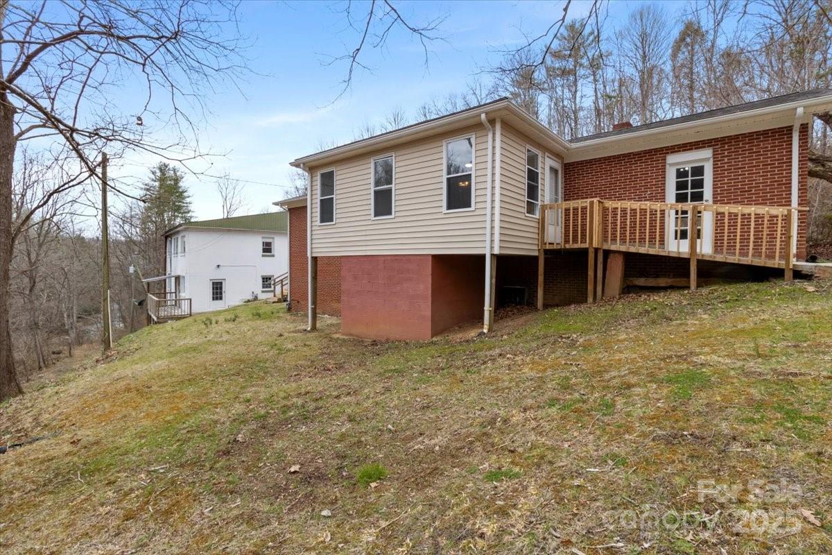 2599/2611 Old Mars Hill Highway Property Photo 3