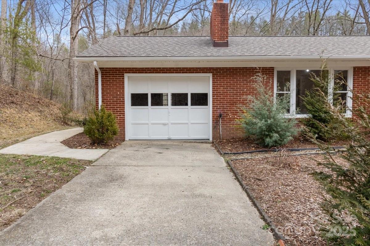 2599/2611 Old Mars Hill Highway Property Photo 5