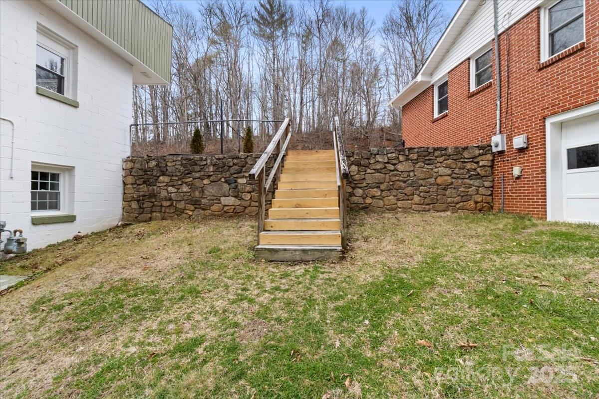 2599/2611 Old Mars Hill Highway Property Photo 7
