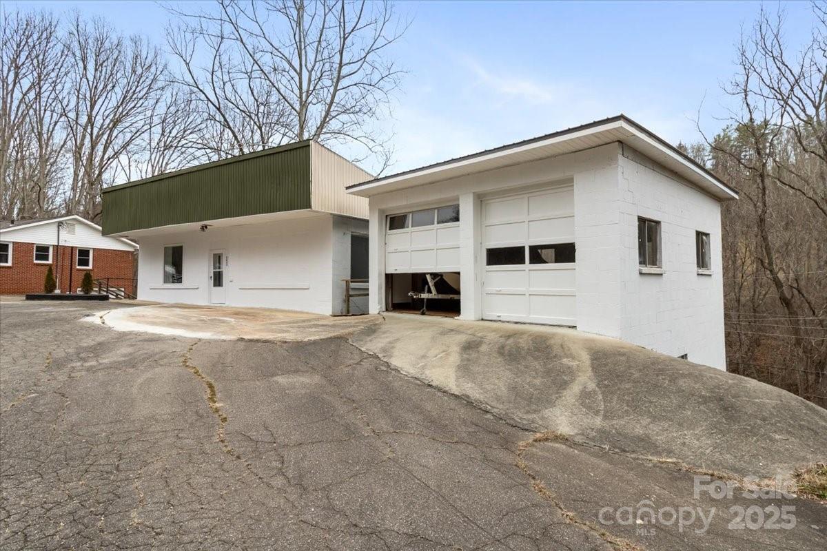 2599/2611 Old Mars Hill Highway Property Photo 9