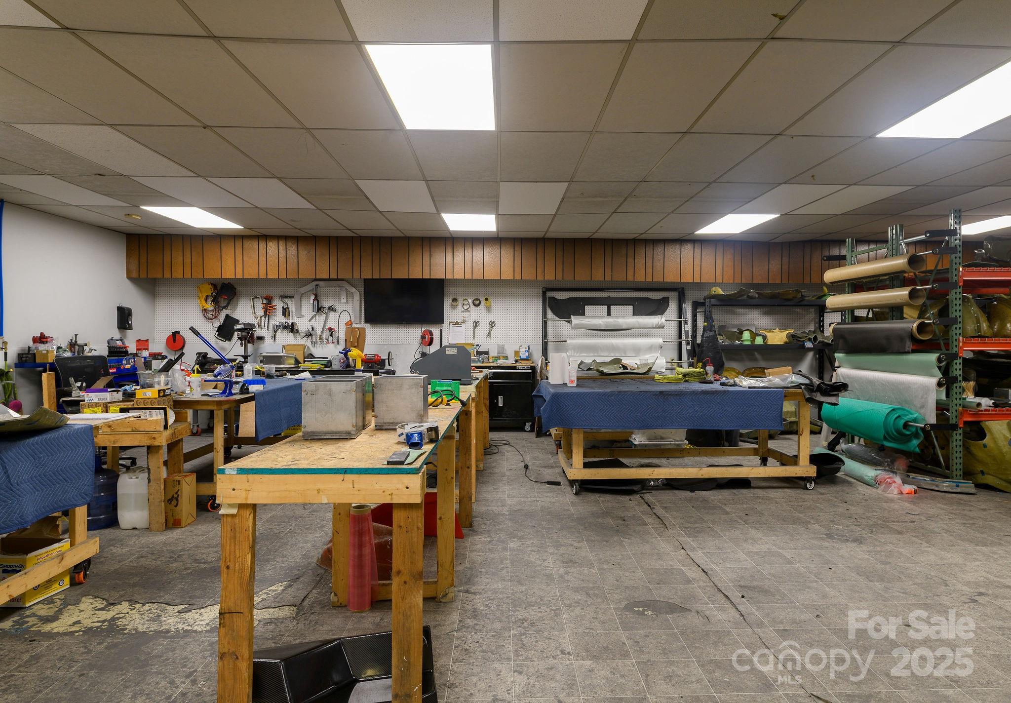 1489 N Main Street Property Photo 14