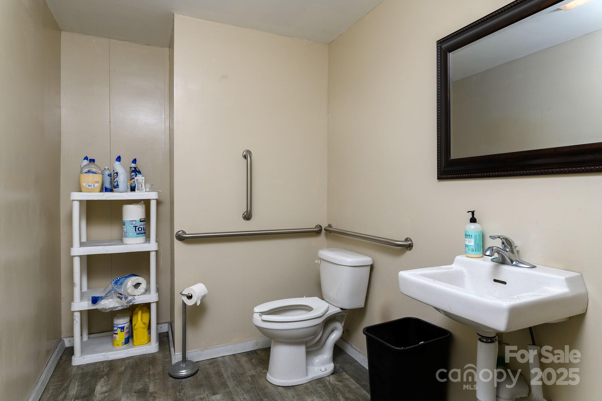 1489 N Main Street Property Photo 16