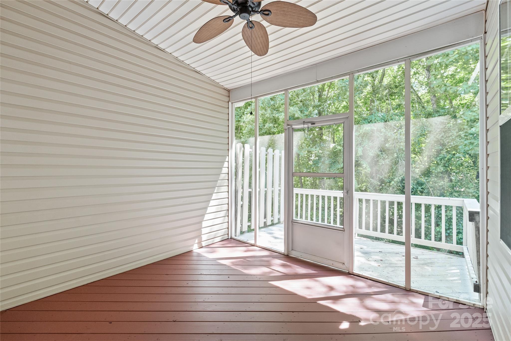 16911 Commons Creek Drive Property Photo 24