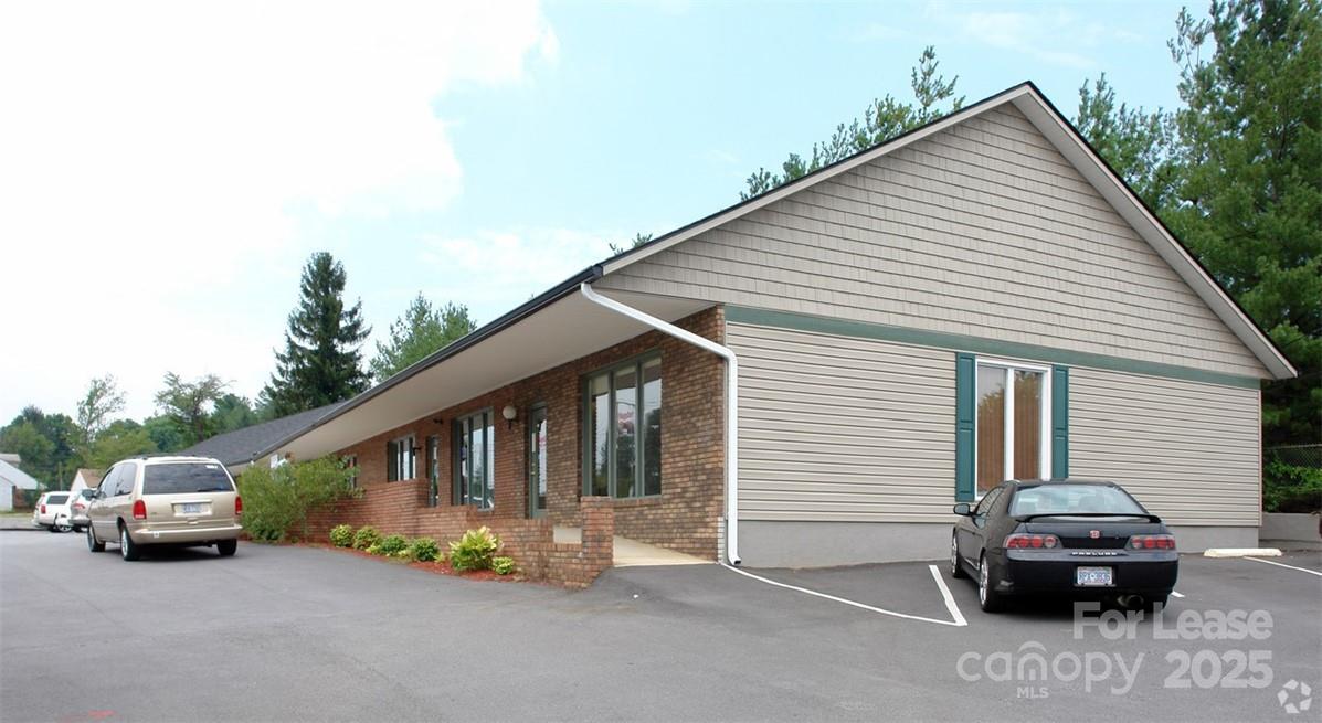 2144 Hendersonville Road C Property Photo 3