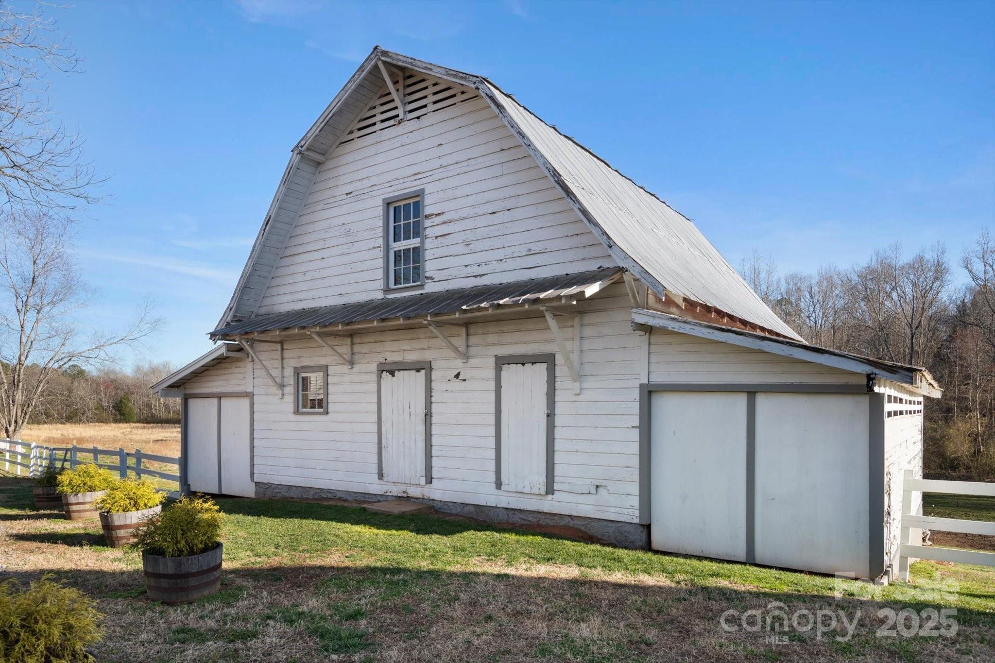 732 Crowe Dairy Road Property Photo 5