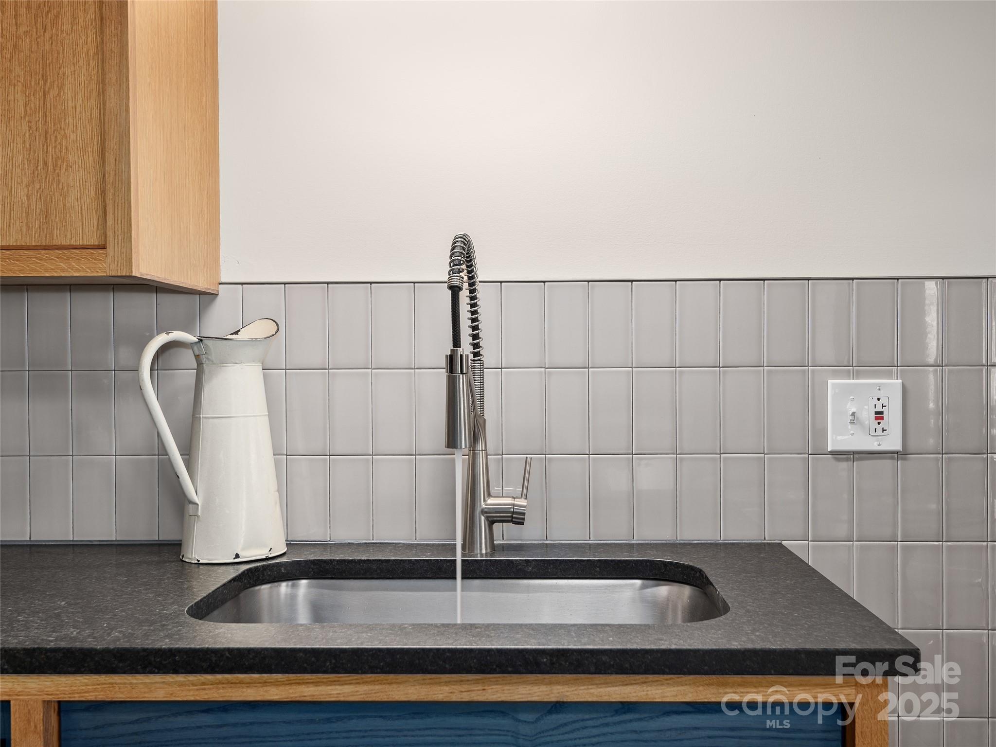25/27 Oakdale Drive Property Photo 12