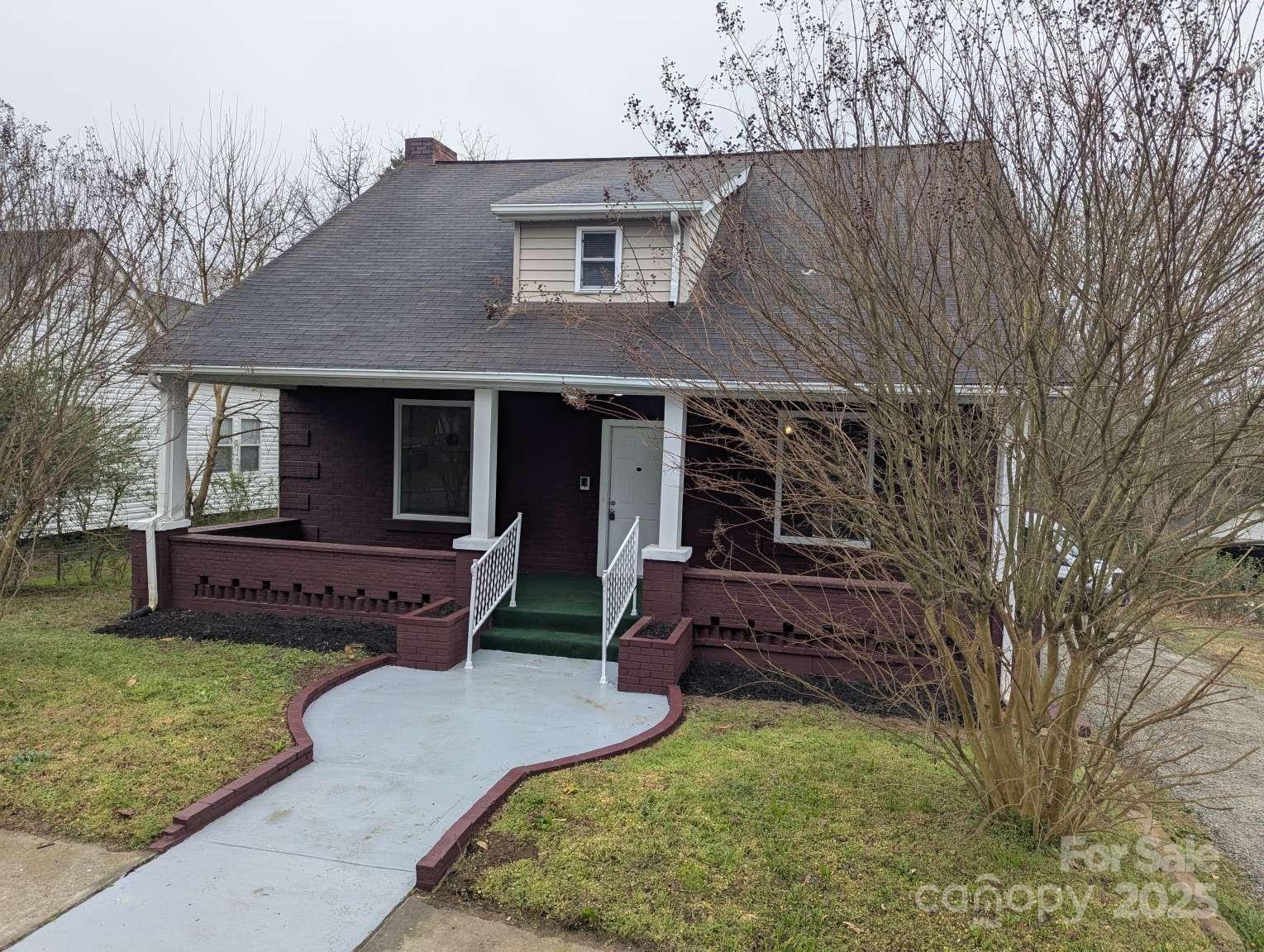 927 Locke Street Property Photo