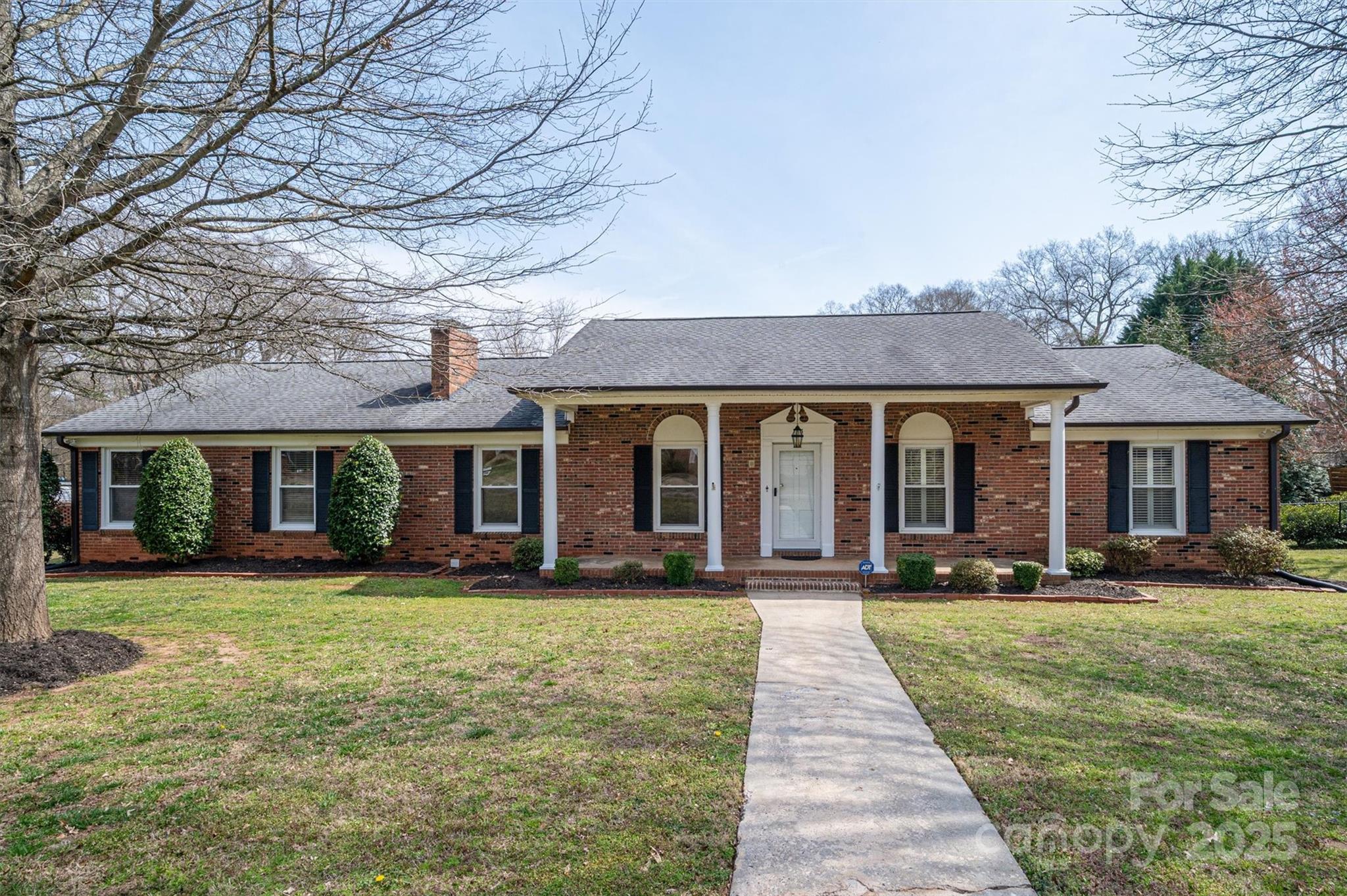 104 N Hawthorne Street Property Photo