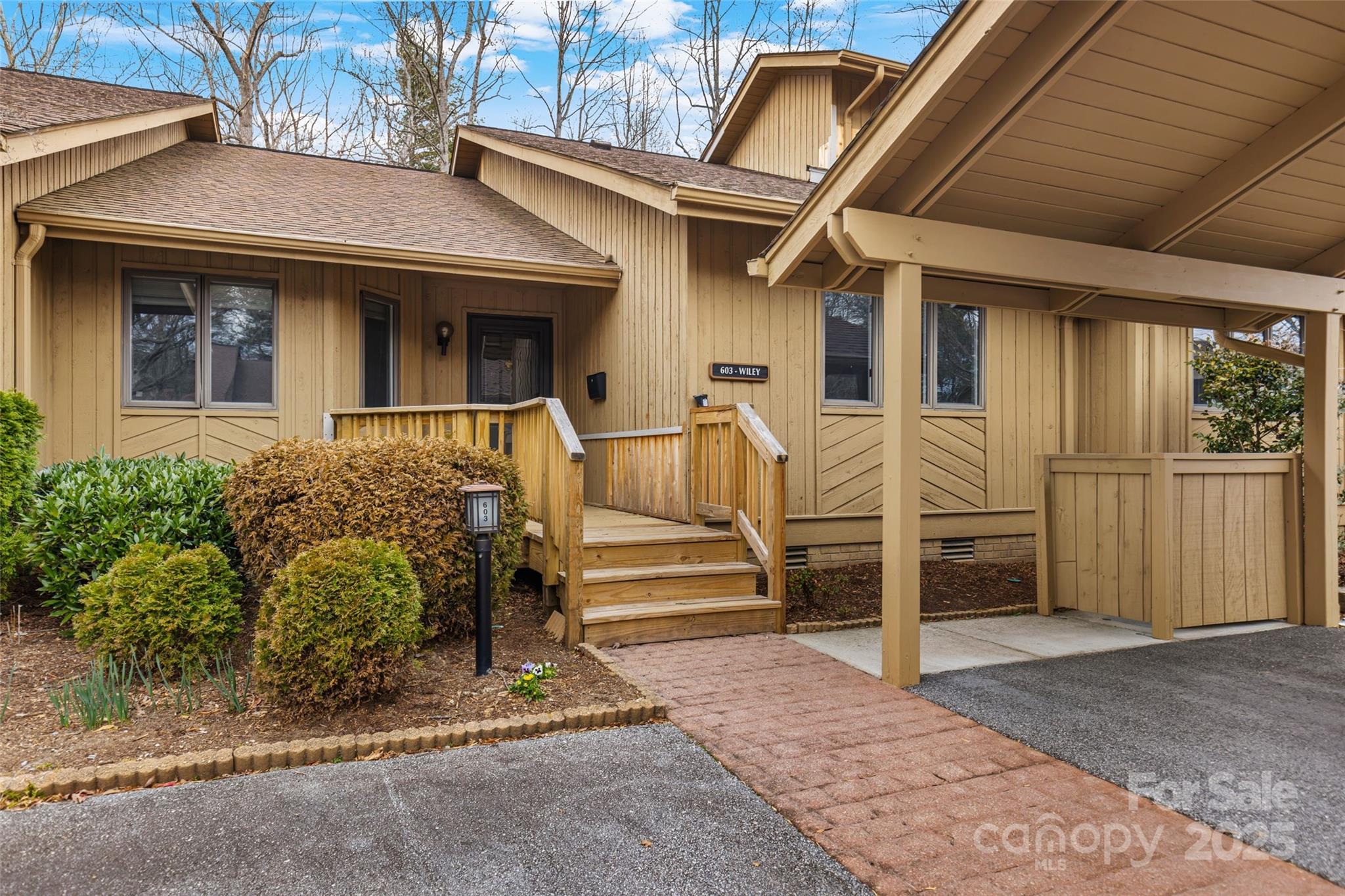 603 Red Oak Drive Property Photo