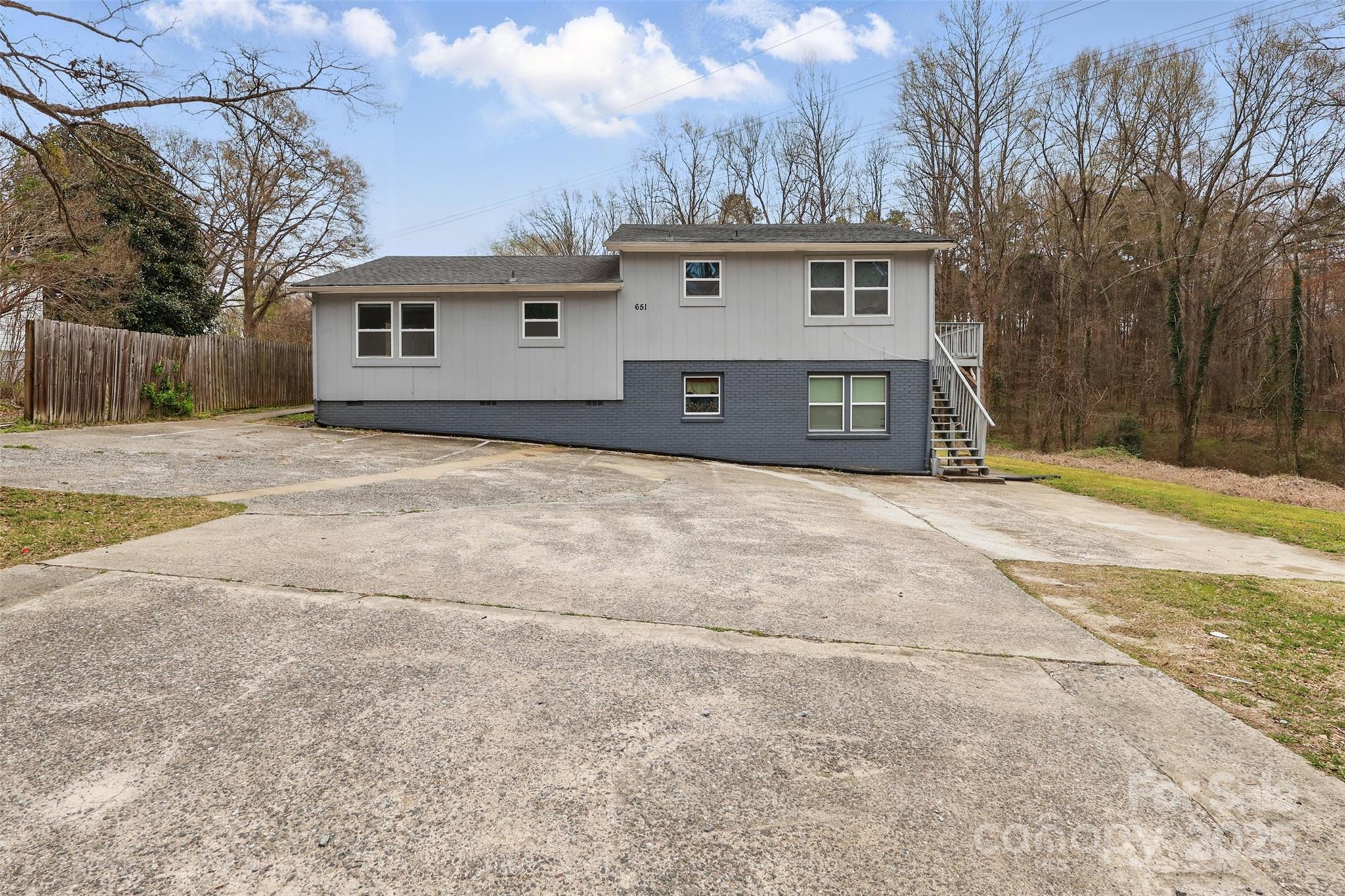 651 Clyde Street Property Photo