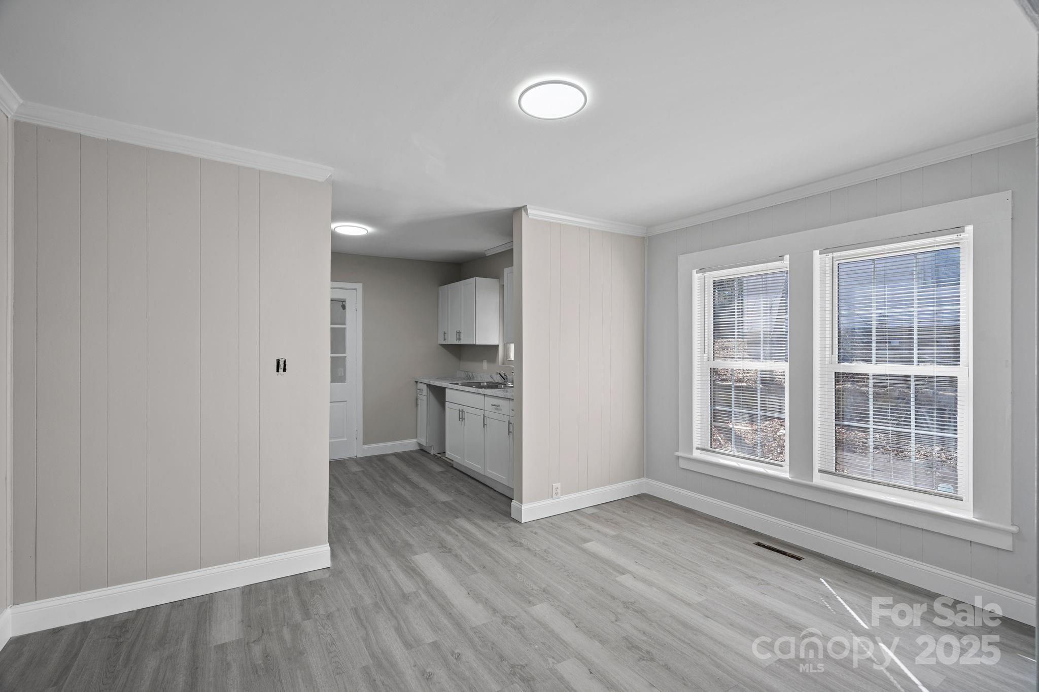 310 Pineview Street Property Photo 9
