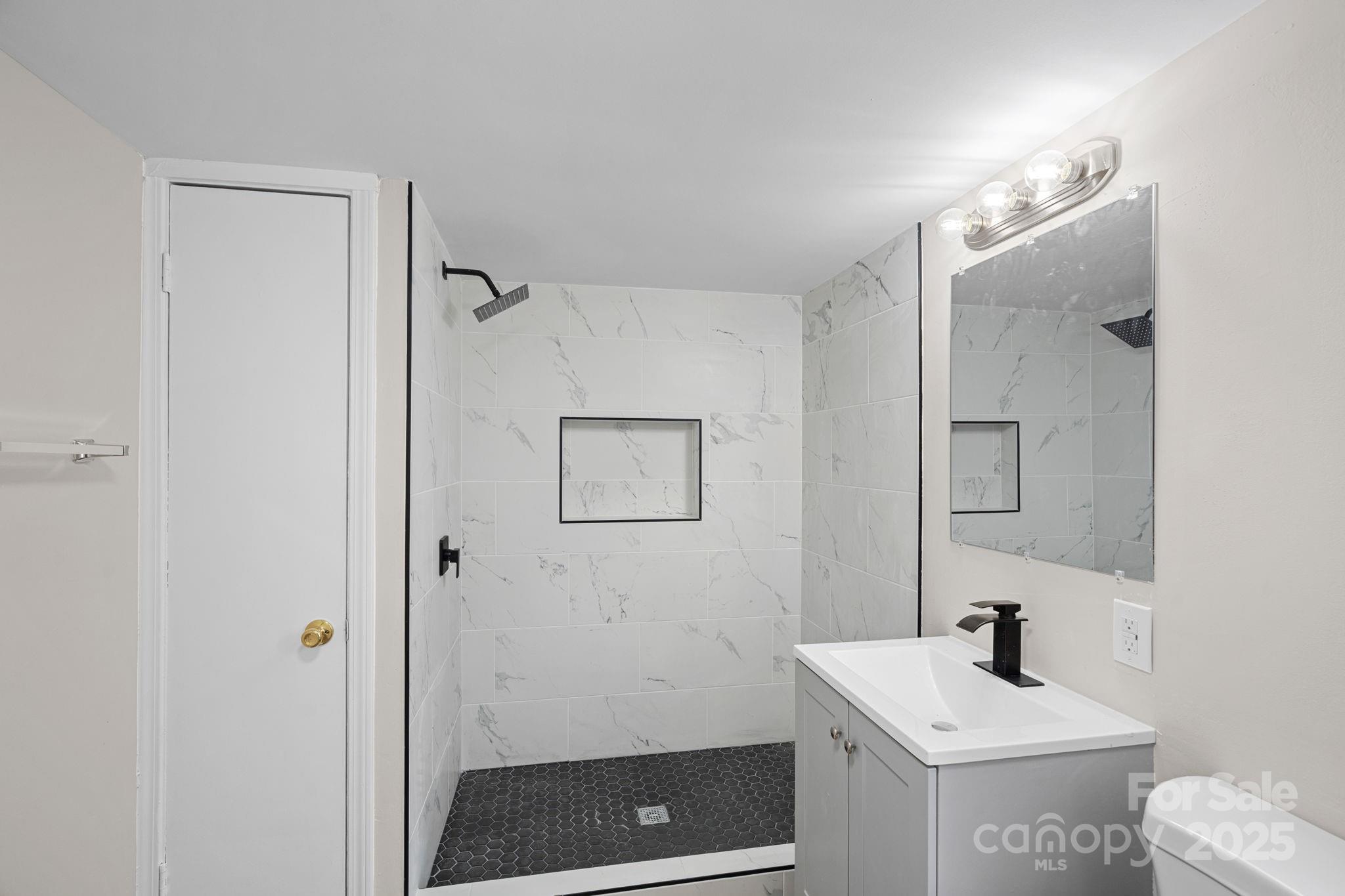 310 Pineview Street Property Photo 15