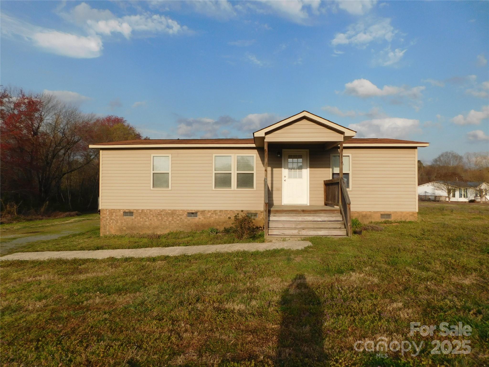 1909 E Lawyers Road Property Photo