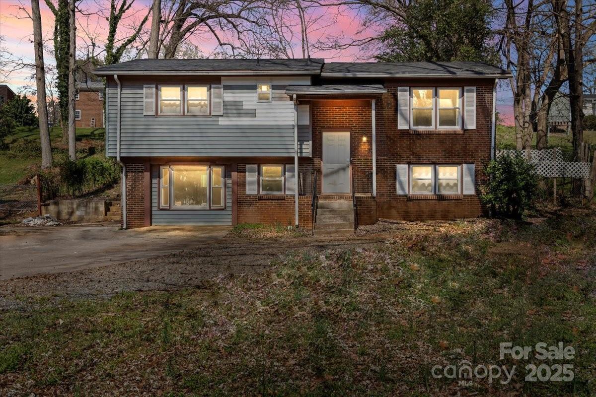 326 Whispering Pines Drive Property Photo